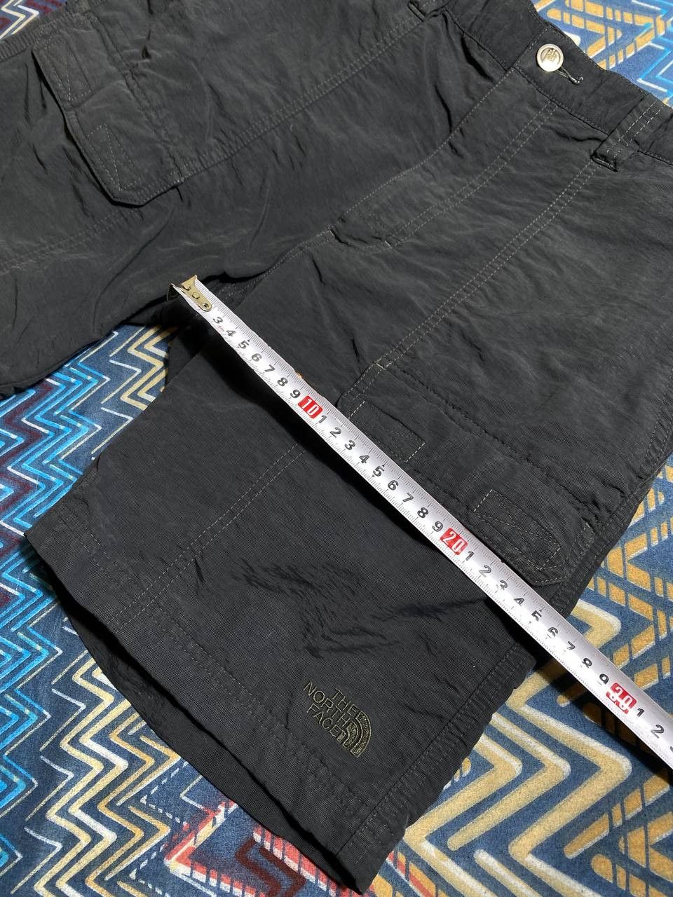 The North Face × Vintage Vintage Y2K The North Face Embroidered Logo Cargo Shorts Size US 30 / EU 46 - 15 Thumbnail