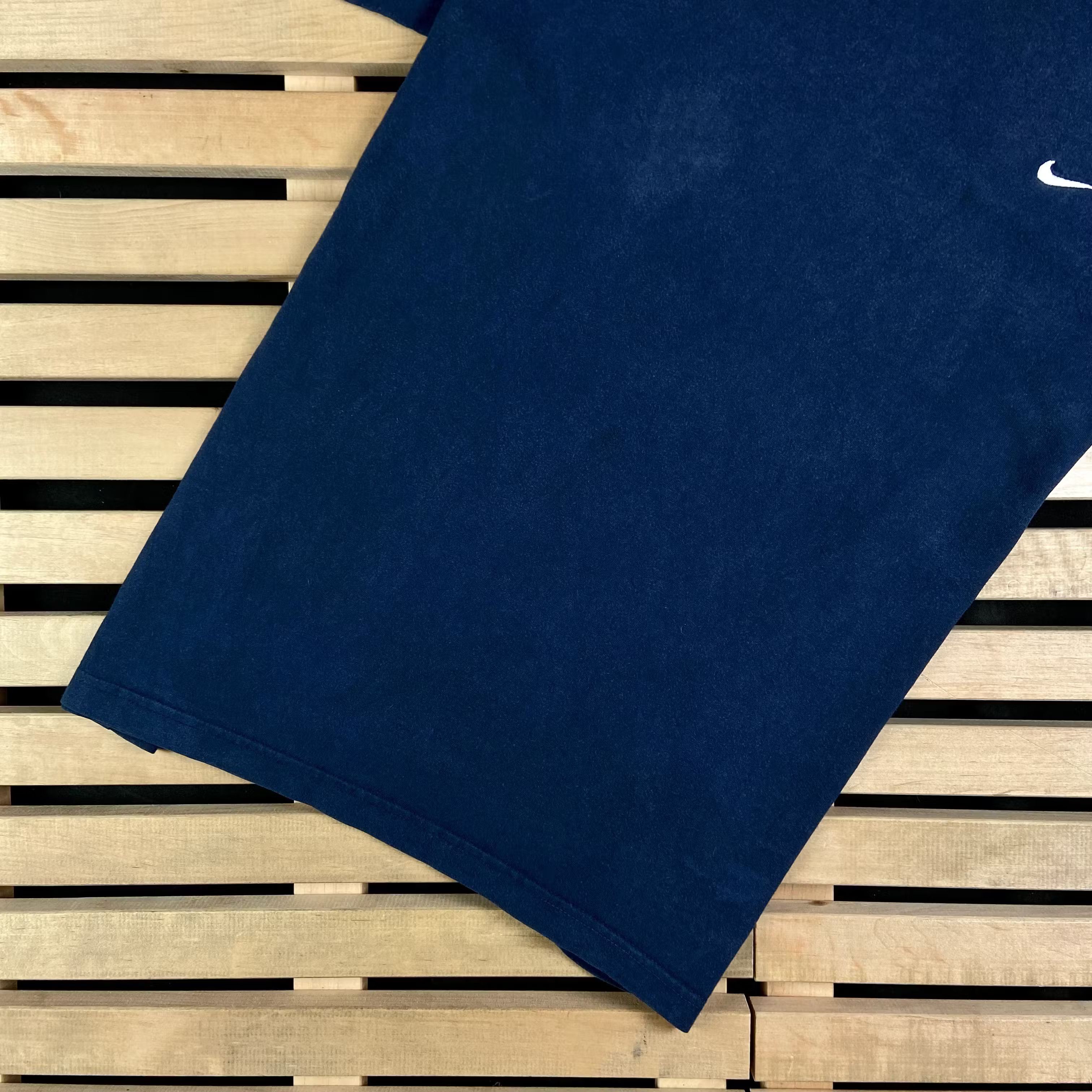 Nike × Vintage Mens Vintage T Shirt Nike Size L V Neck Size US L / EU 52-54 / 3 - 3 Thumbnail