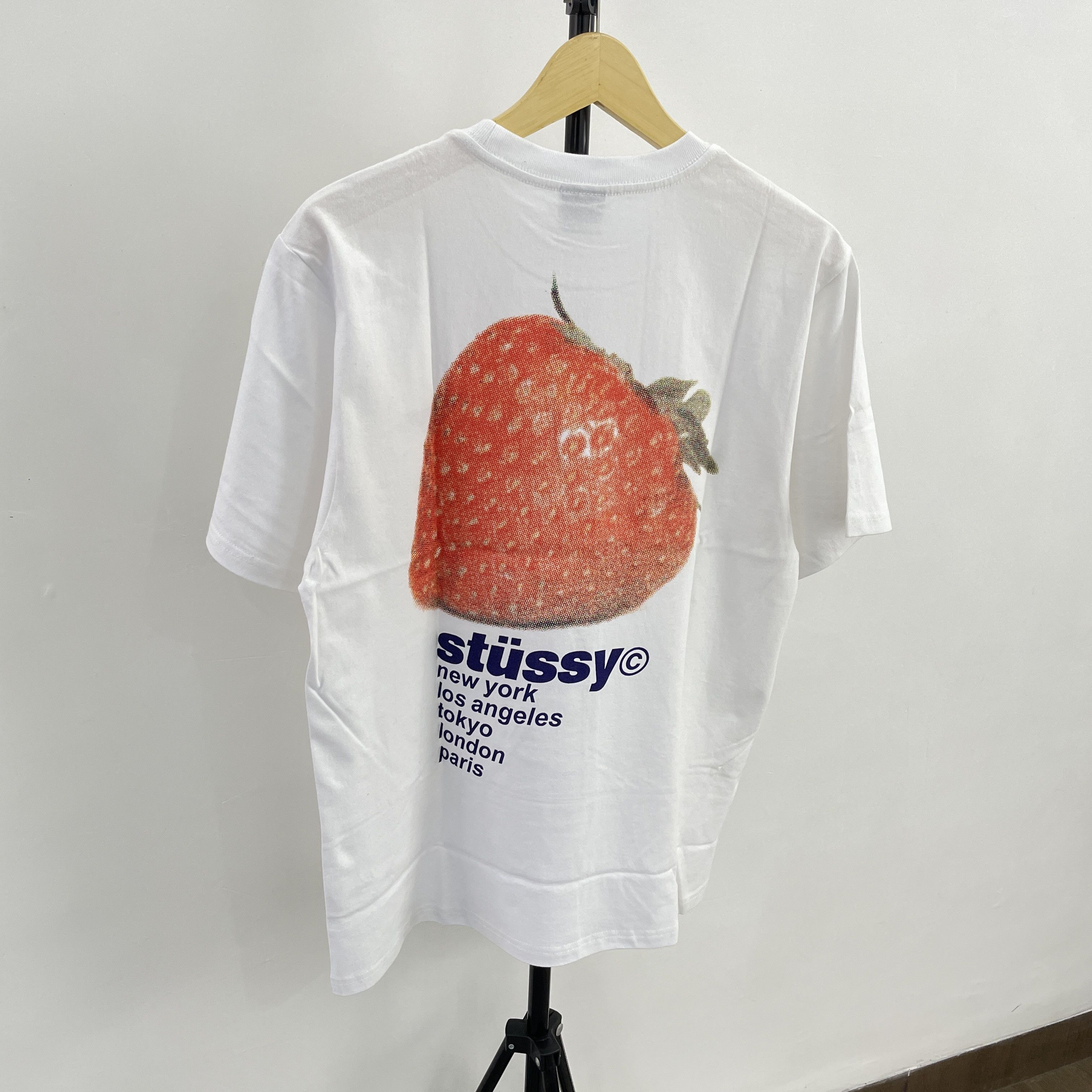 【STUSSY】Strawberry T-Shirt Buy Stussy Strawberry Tee 'Black' - 1904769 BLAC | GOAT