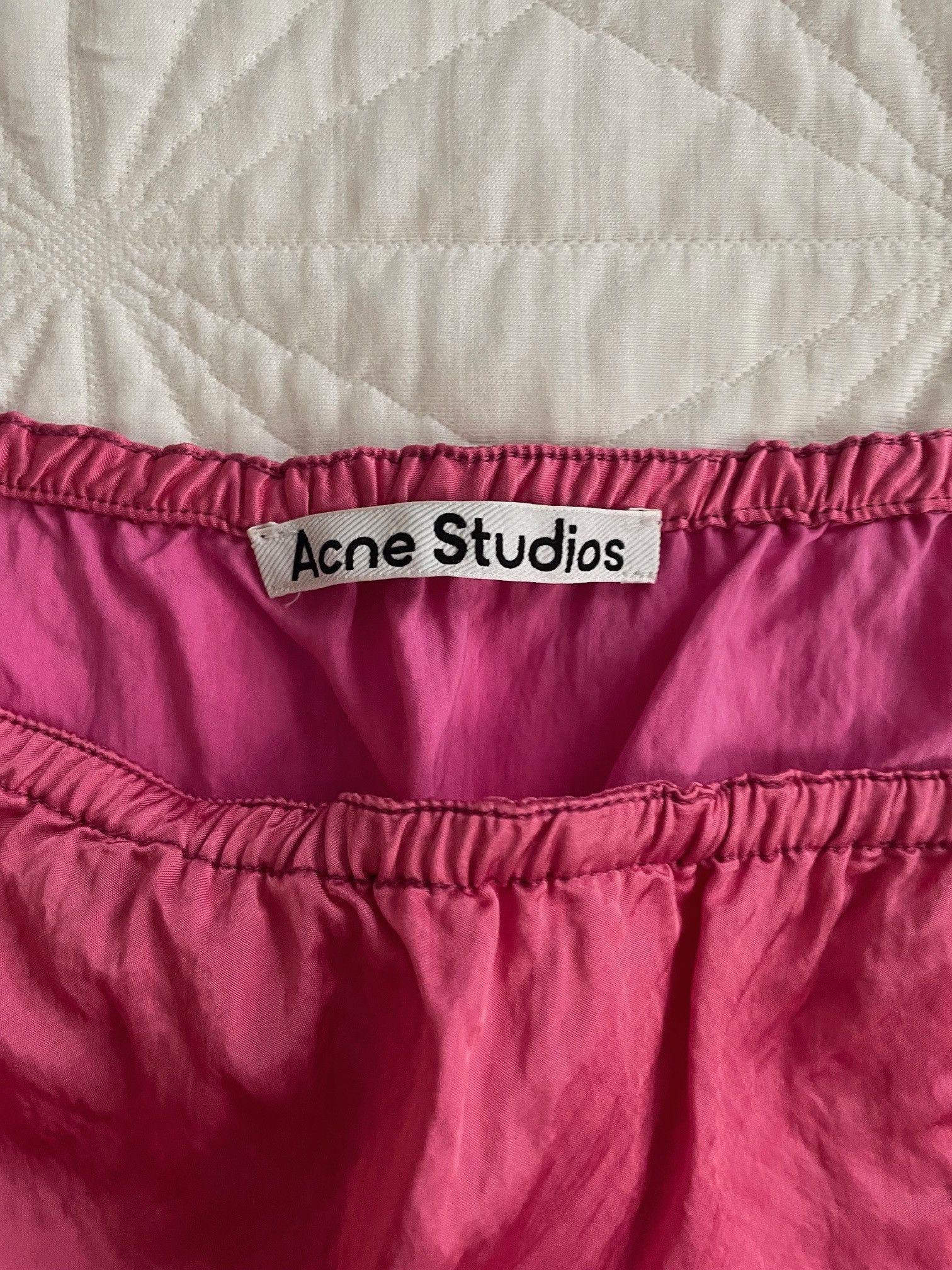 Acne Studios Acne Studios fuchsia pink satin short zip trousers 46 unisex Size US 30 / EU 46 - 5 Thumbnail