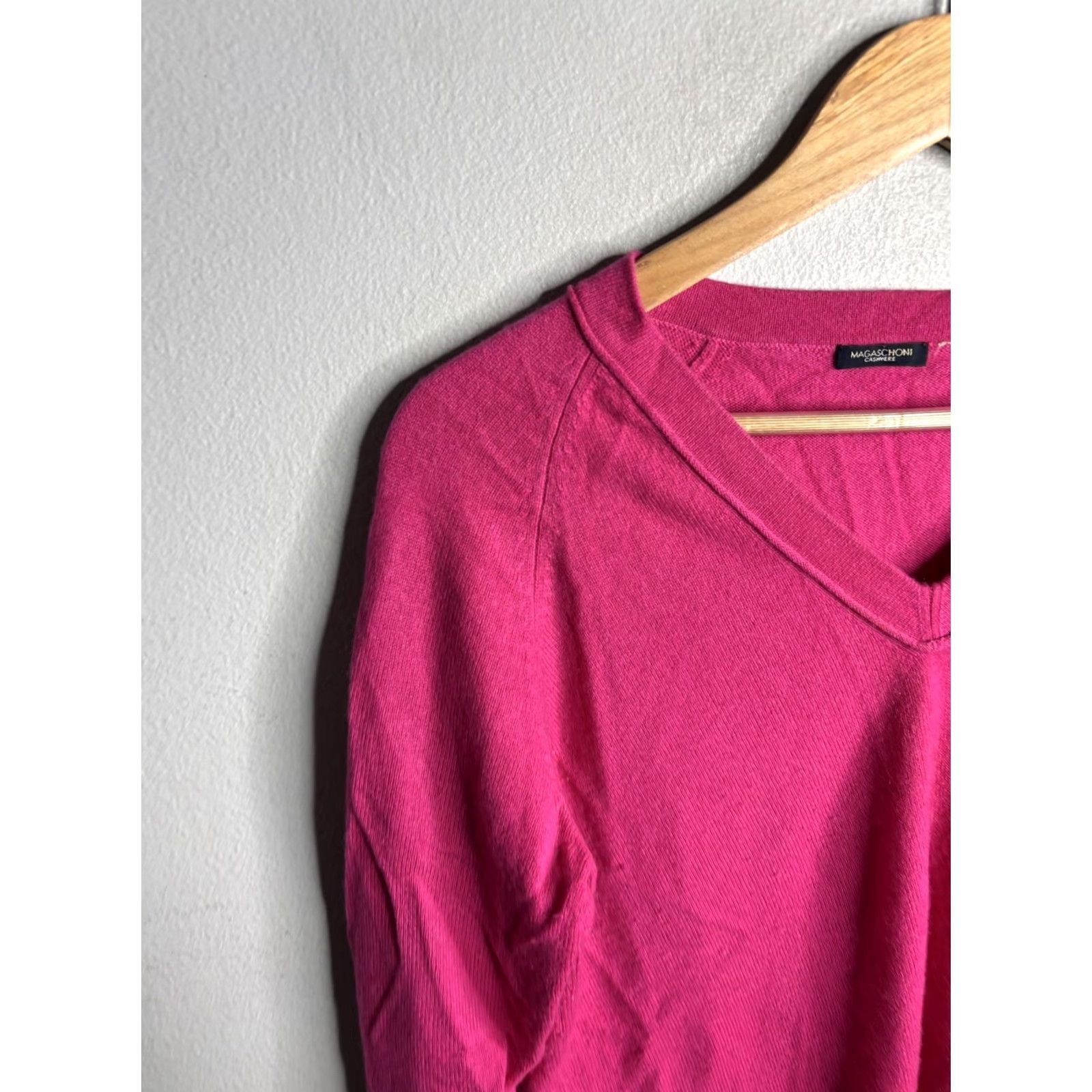Vintage Magaschoni Cashmere Sweater Womens Small Pink V Neck Pullover Knit Long Sleeve Size S / US 4 / IT 40 - 2 Thumbnail