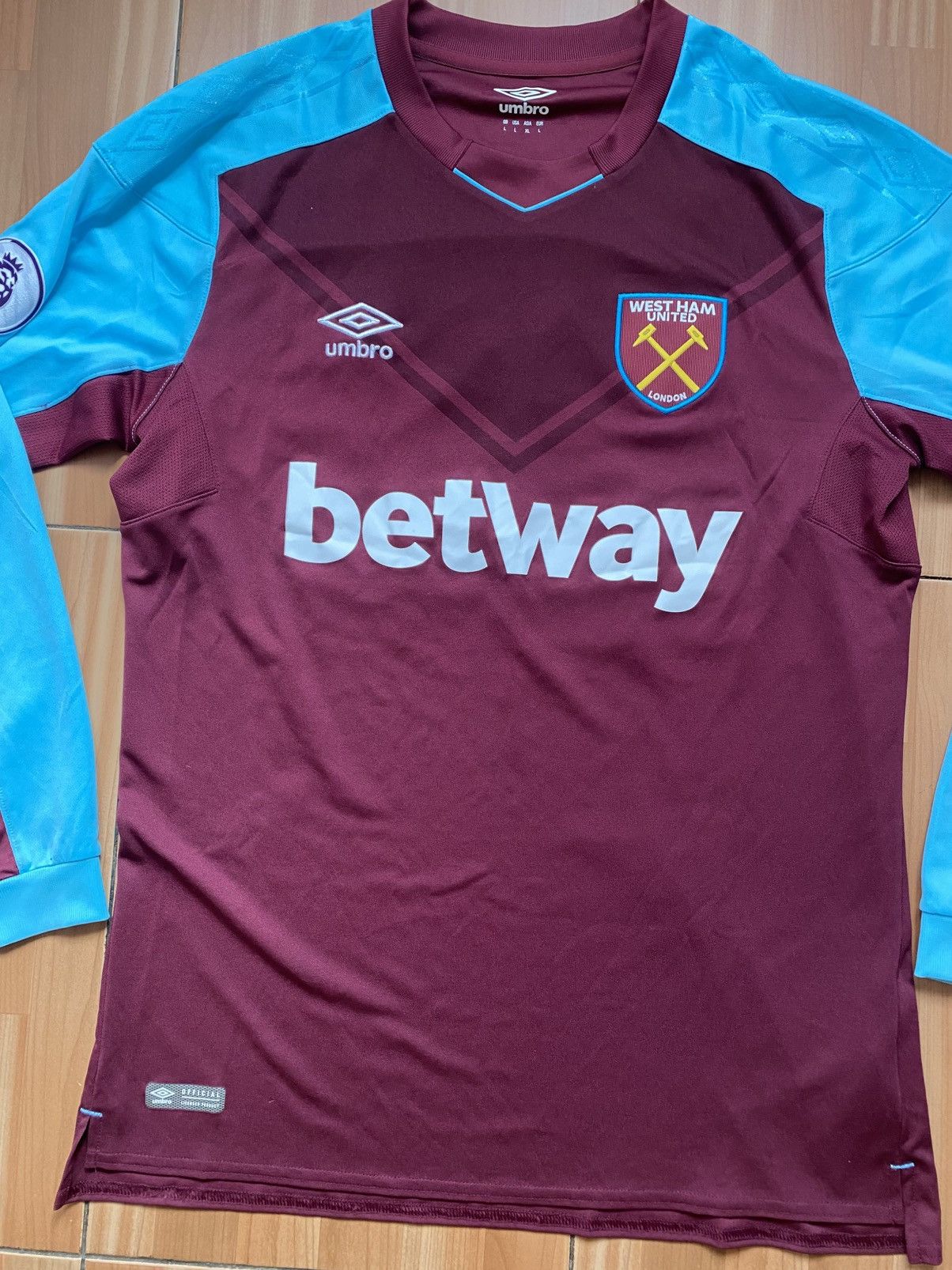 Umbro Umbro West Ham United L/S Home Football Shirt 2017/18 Size US L / EU 52-54 / 3 - 3 Thumbnail