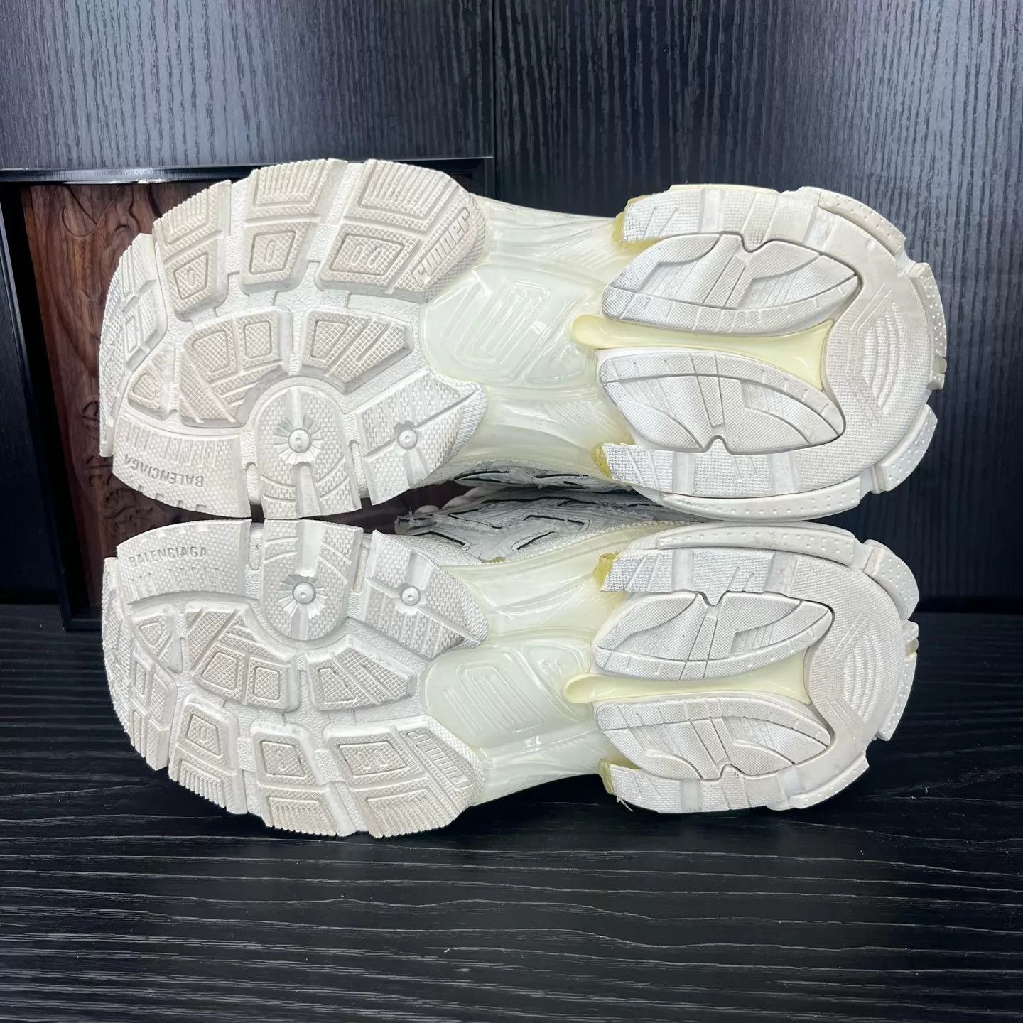 Balenciaga Balenciaga Runner White Distressed Women's Size 37 Size US 7 / IT 37 - 6 Thumbnail