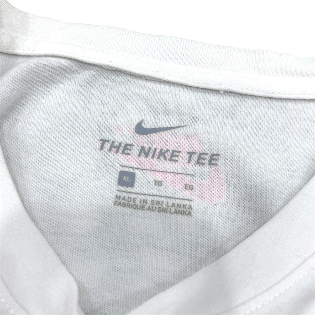 Nike Nike Swoosh Fall Logo Center Tshirt Size US XL / EU 56 / 4 - 3 Thumbnail