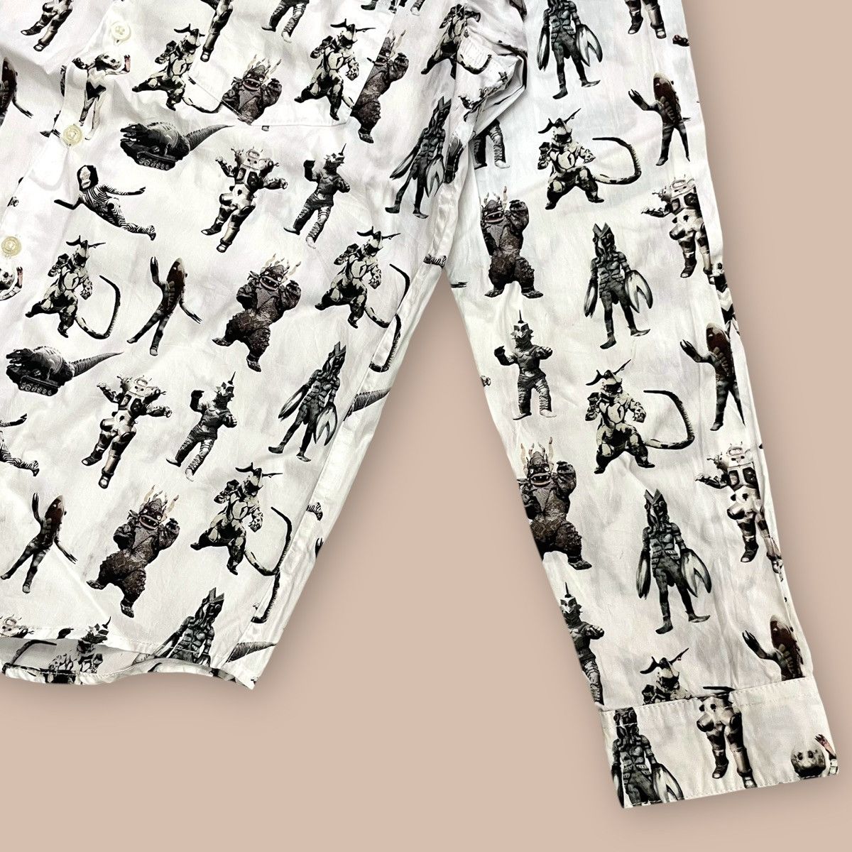 Japanese Brand Graniph X Monster Pattern of Ultraman L/S Button-up Shirt Size US S / EU 44-46 / 1 - 4 Thumbnail