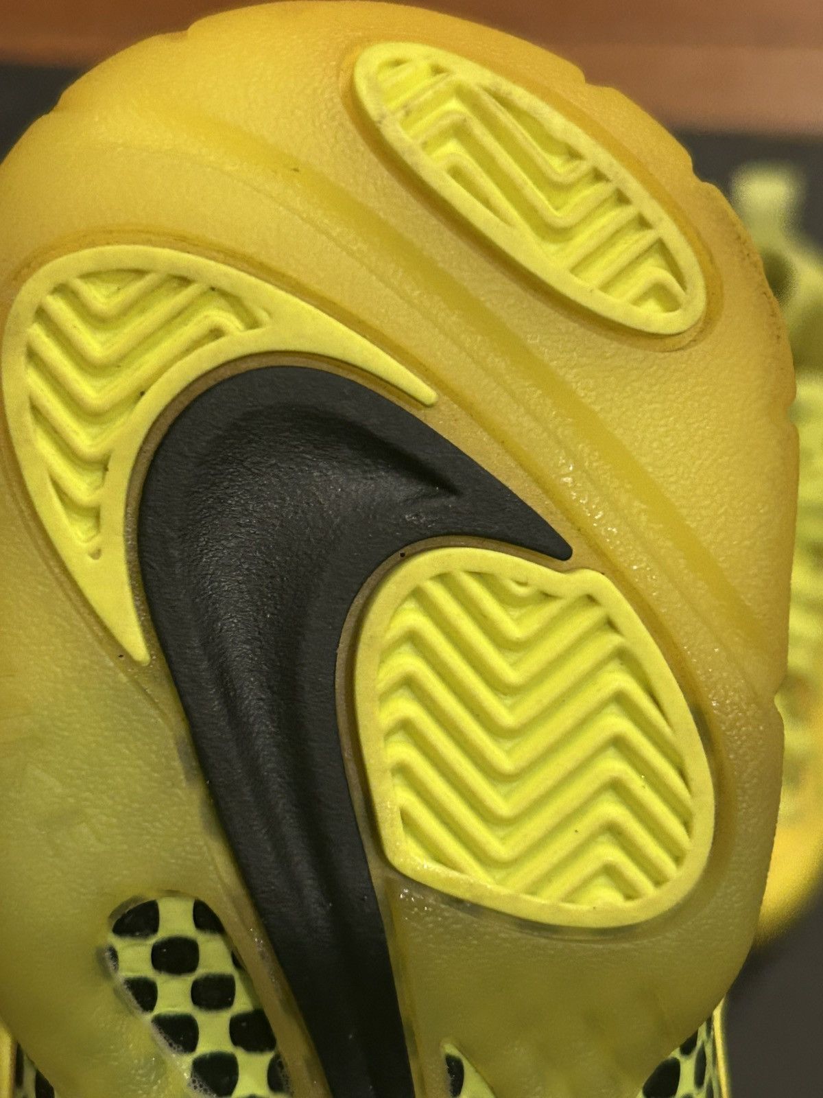 Nike Nike Air Foamposite Pro ‘Volt’ Size US 8 / EU 41 - 6 Thumbnail