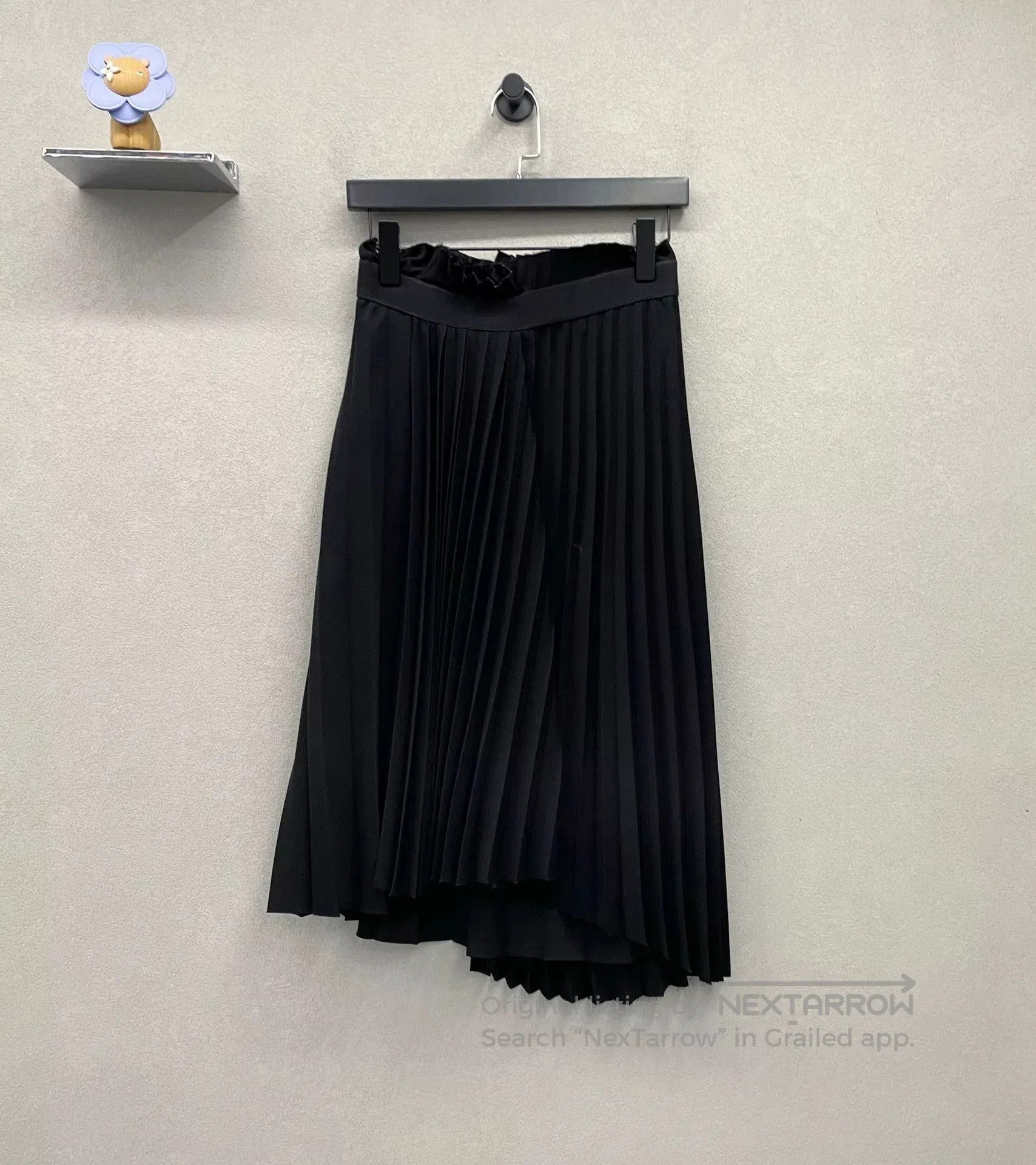 Balenciaga Balenciaga Black Pleated Skirt. Size 35" - 3 Thumbnail