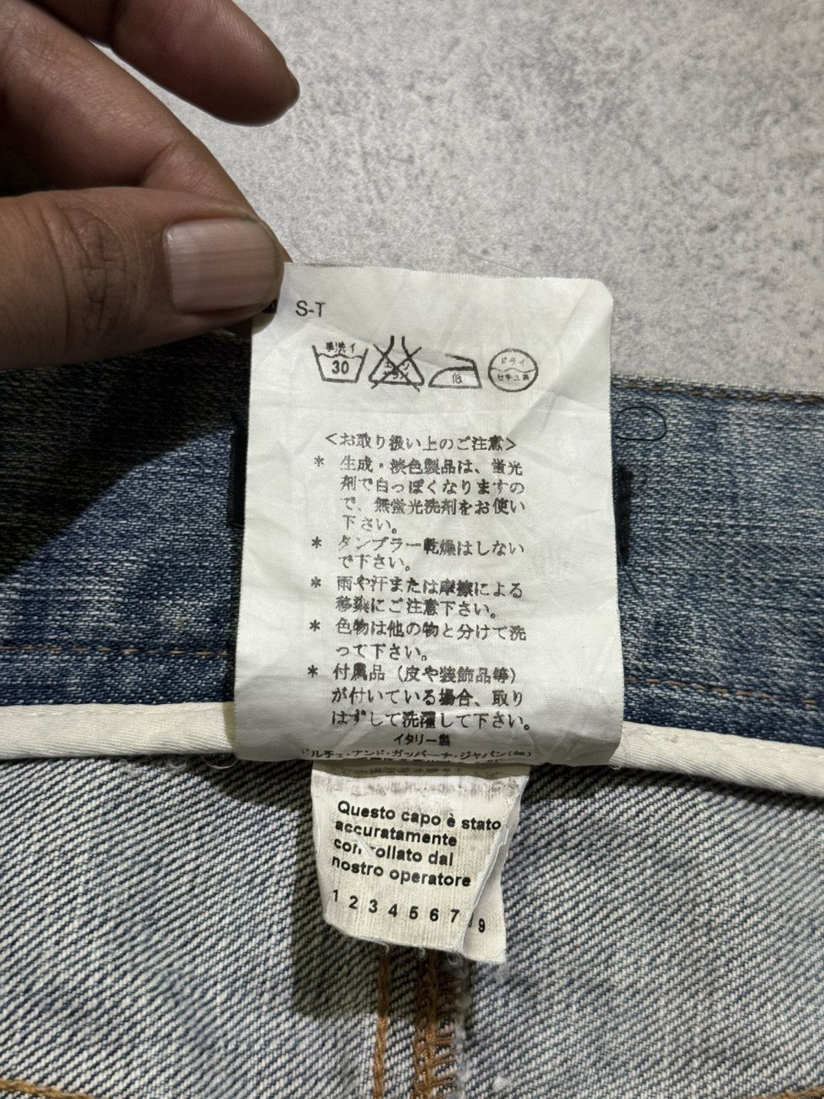 Dolce & Gabbana DOLCE & GABBANA DISTRESSED BOOTCUT JEANS Size US 33 - 11 Thumbnail
