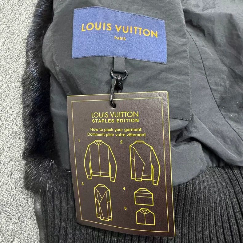 Louis Vuitton louis vuitton Dark stripe presbyopic mink jacket 2501-Next Size US M / EU 48-50 / 2 - 4 Thumbnail