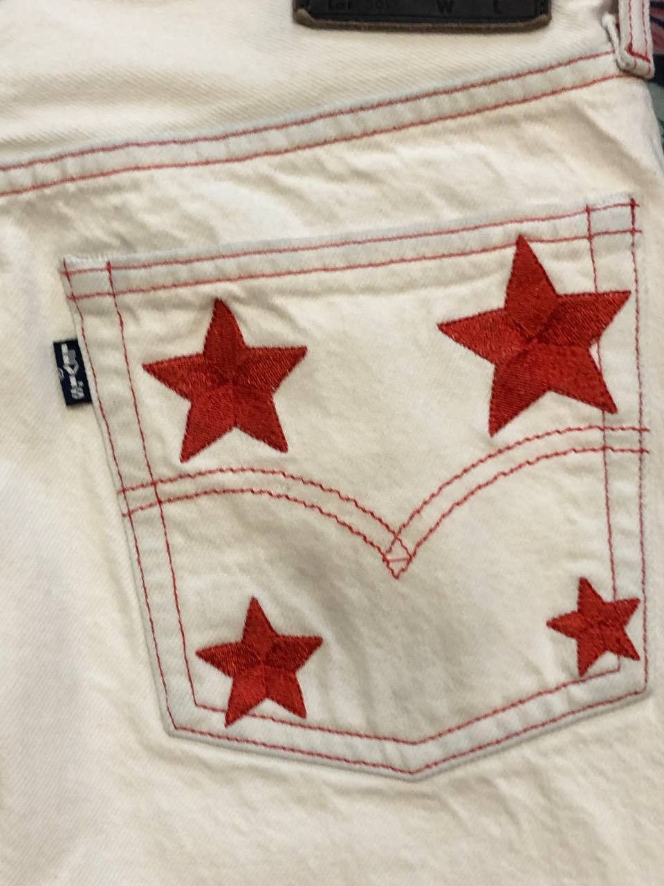 Levi's Vintage Levi's print stars Y2K jeans white streetwear Size 28" / US 6 / IT 42 - 20 Thumbnail