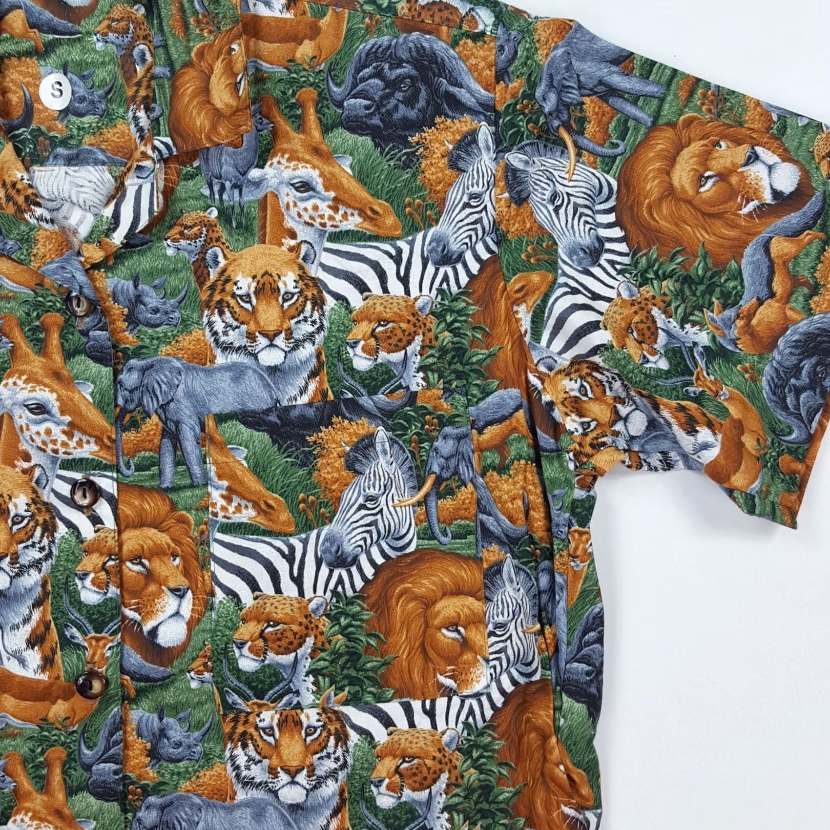 Vintage VINTAGE Infinity Chic African Animal Print Button-Up Shirt Womens S Collared USA Dress Shirt Size S / US 4 / IT 40 - 3 Thumbnail