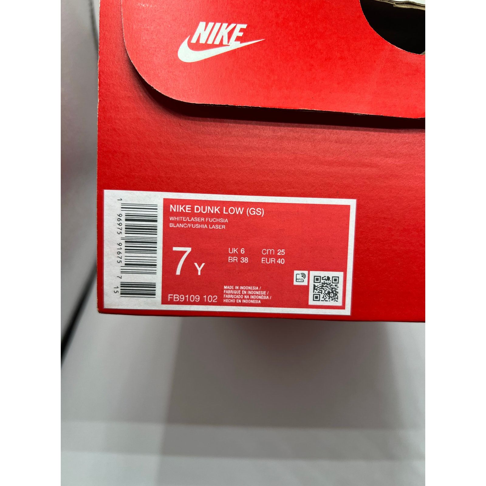 Nike Nike Dunk Low GS “Laser Fuchisa” size 7y/8.5 women’s Size US 8.5 / IT 38.5 - 7 Thumbnail