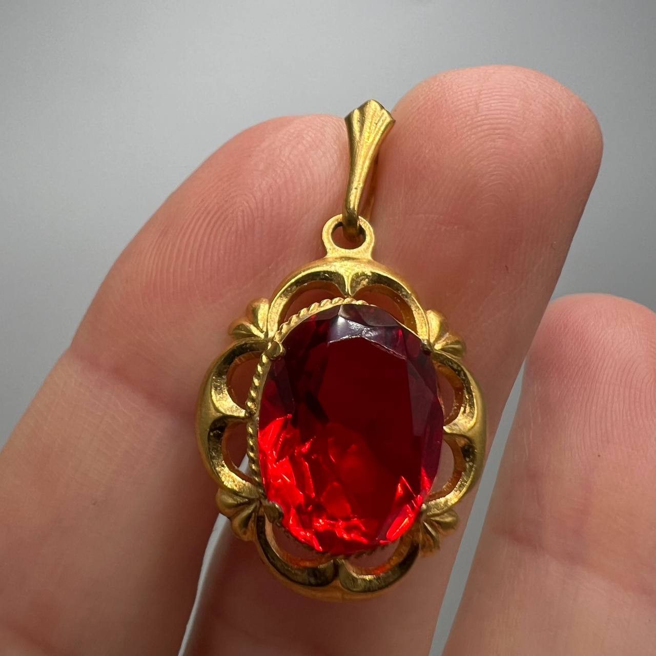 Vintage Vintage USSR Retro Style Jewelry Pendant Gold Tone Red Stone Size ONE SIZE - 1 Thumbnail
