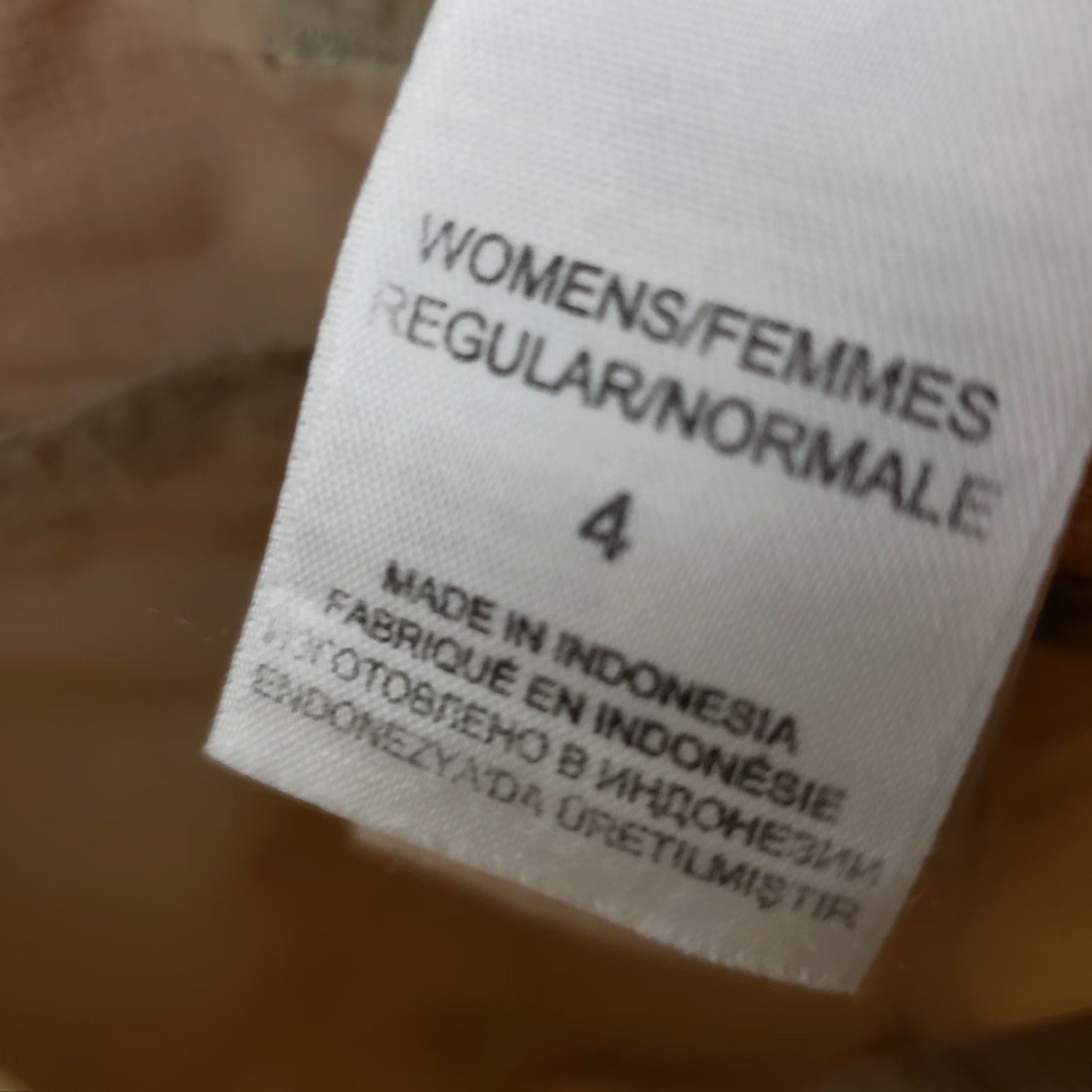 The North Face North Face Womens Bermuda Shorts Sz 4 Solid Tan Nylon Mid Rise Activewear Shorts Womens - 15" Waist 15" Inseam 8" Rise Size 27" / US 4 / IT 40 - 4 Thumbnail