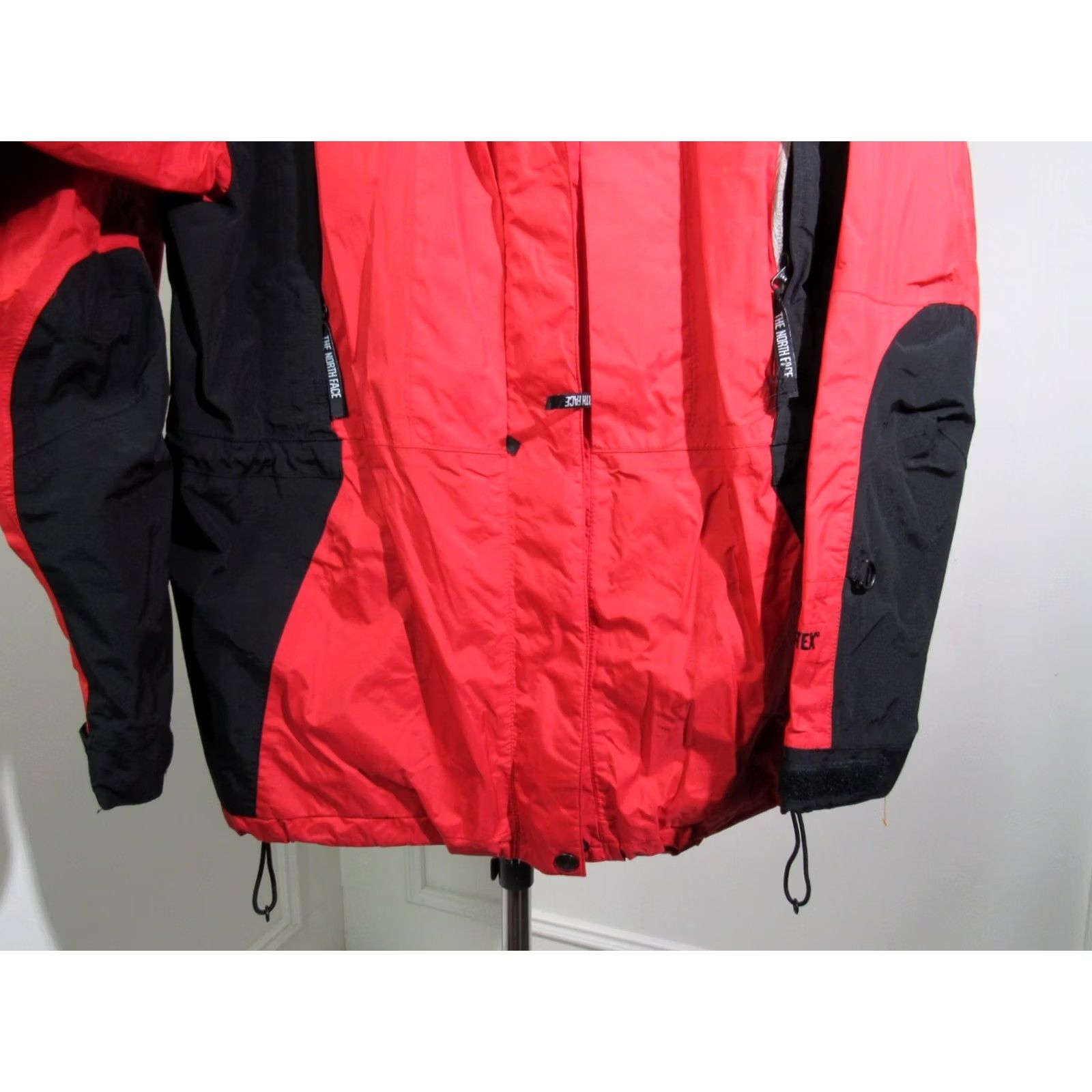 The North Face VINTAGE The North Face Ski Jacket Womens Hooded Red Black Size M/8 Extreme Gear Regular Fit Size M / US 6-8 / IT 42-44 - 2 Thumbnail