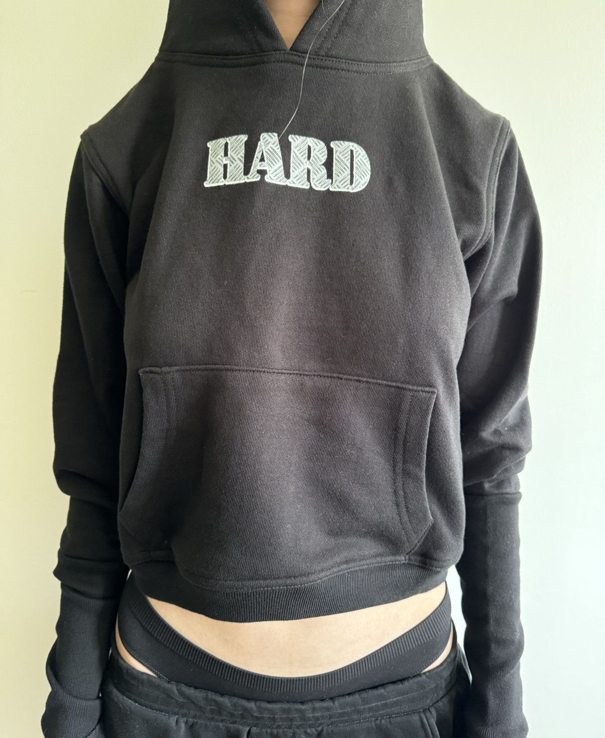 Prototypes Cropped gloved hoodie « HARD » Size US M / EU 48-50 / 2 - 6 Thumbnail