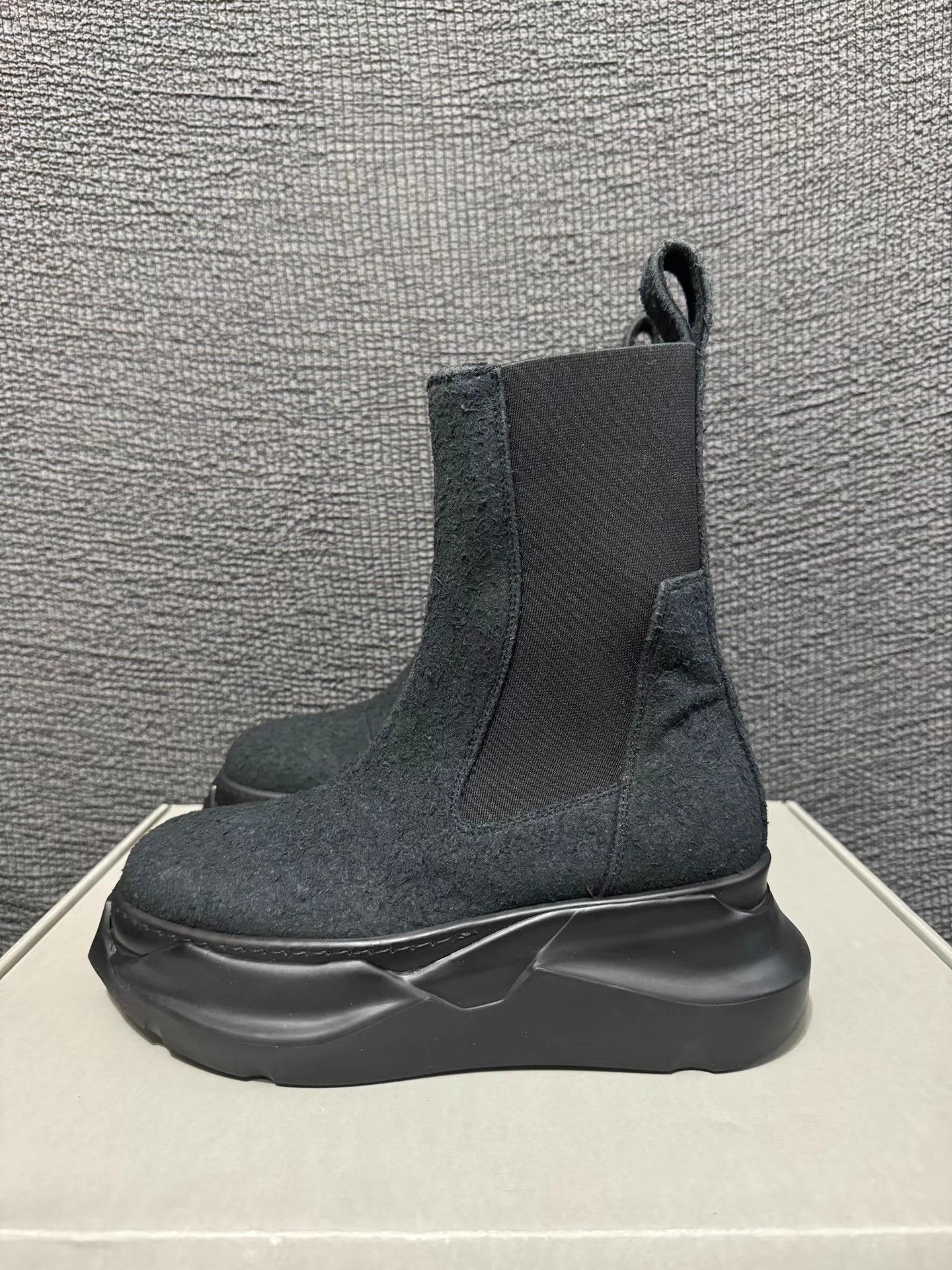 Rick Owens Rick Owens 23FW distressed leather tank sole Chelsea boots. Size US 6 / IT 36 - 7 Thumbnail