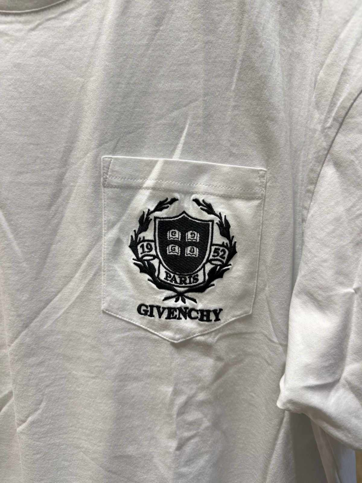 Givenchy Givenchy Logo Crest T-Shirt NEW 650$ Size US L / EU 52-54 / 3 - 2 Thumbnail