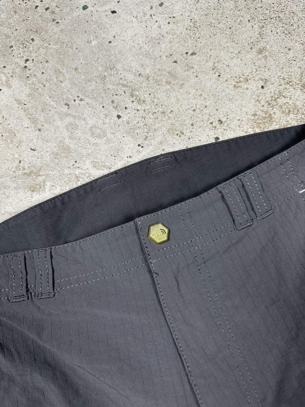 The North Face × Vintage Vintage Y2K The North Face Gray Shorts Outdoor Size US 30 / EU 46 - 7 Thumbnail