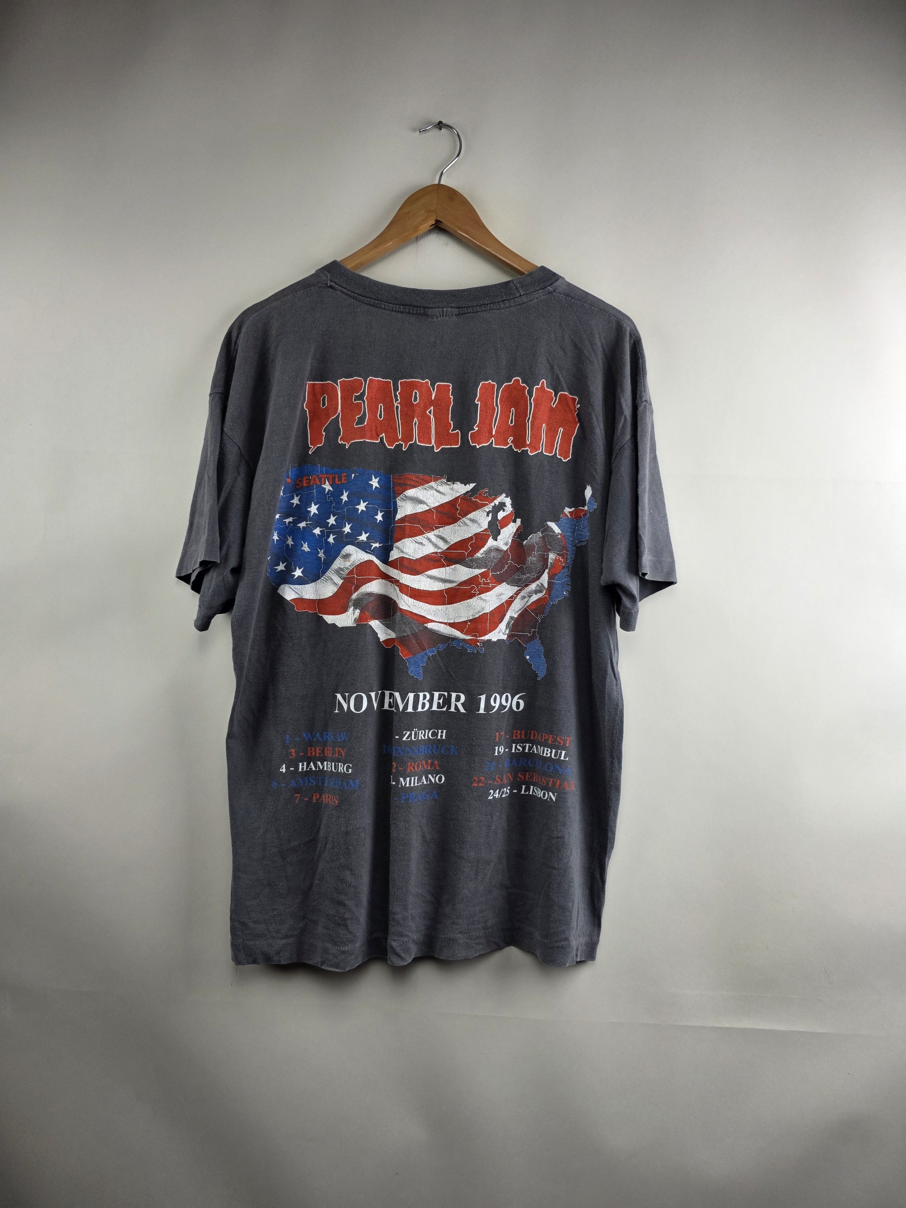 Band Tees × Vintage 1996 Pearl Jam Euro Tour XL 23" 28.5" Size US XL / EU 56 / 4 - 6 Thumbnail