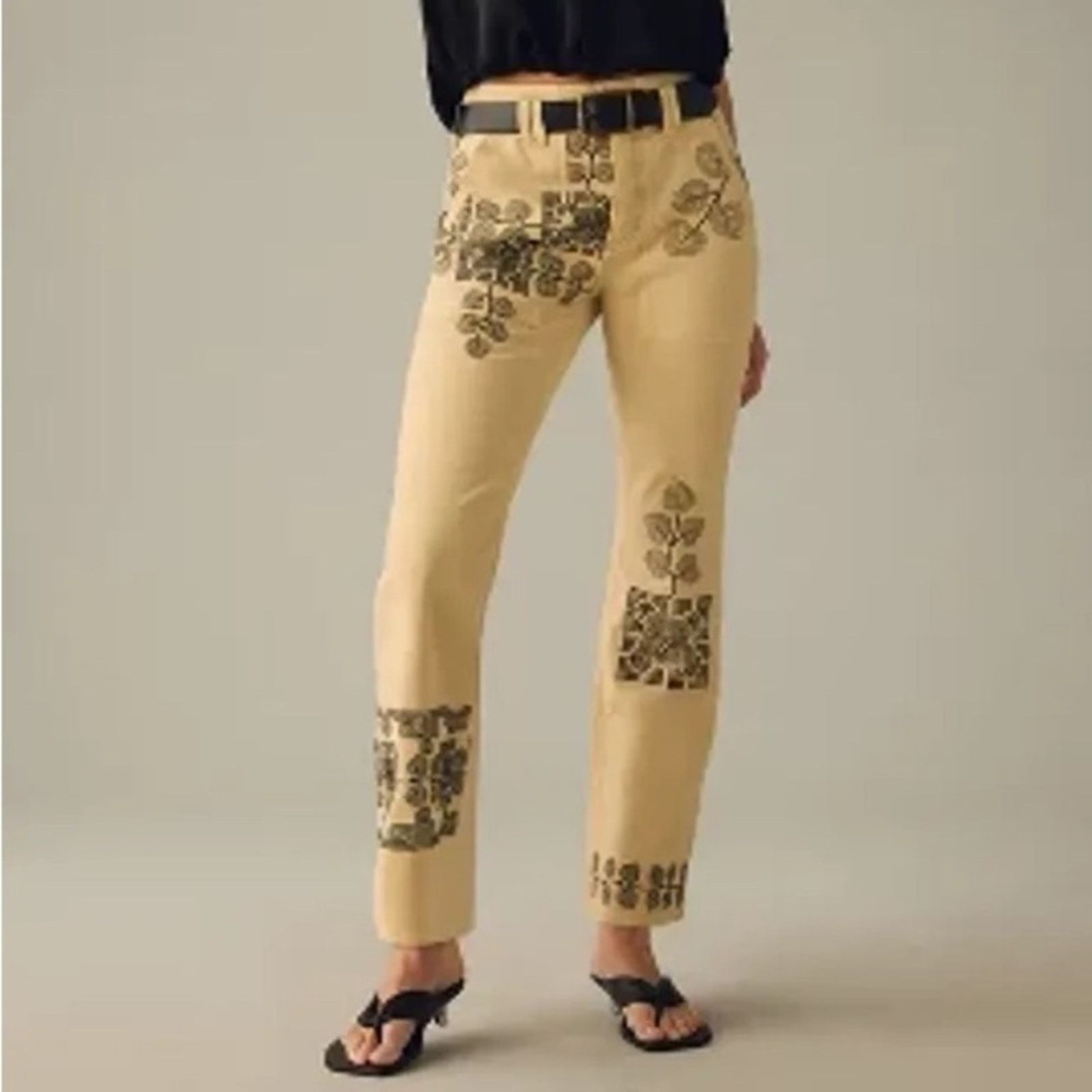 Anthropologie NWT Anthropologie 26T Pilcro Yaya Mid-Rise Crop Flare Jeans Size 26" / US 2 / IT 38 - 1 Thumbnail