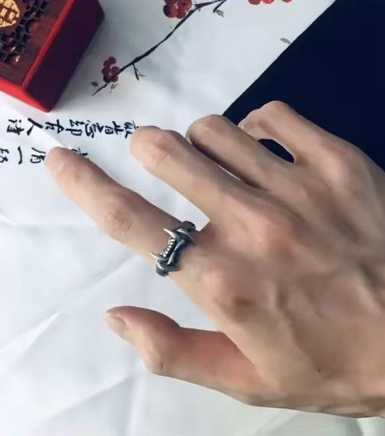 Jewelry × Vintage Resizeable Vampire Tooth Ring Size ONE SIZE - 1 Thumbnail