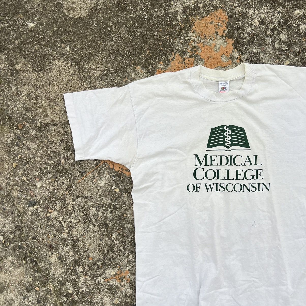 Japanese Brand Vintage 90s Medical College Print Graphic Tee Size US XL / EU 56 / 4 - 2 Thumbnail