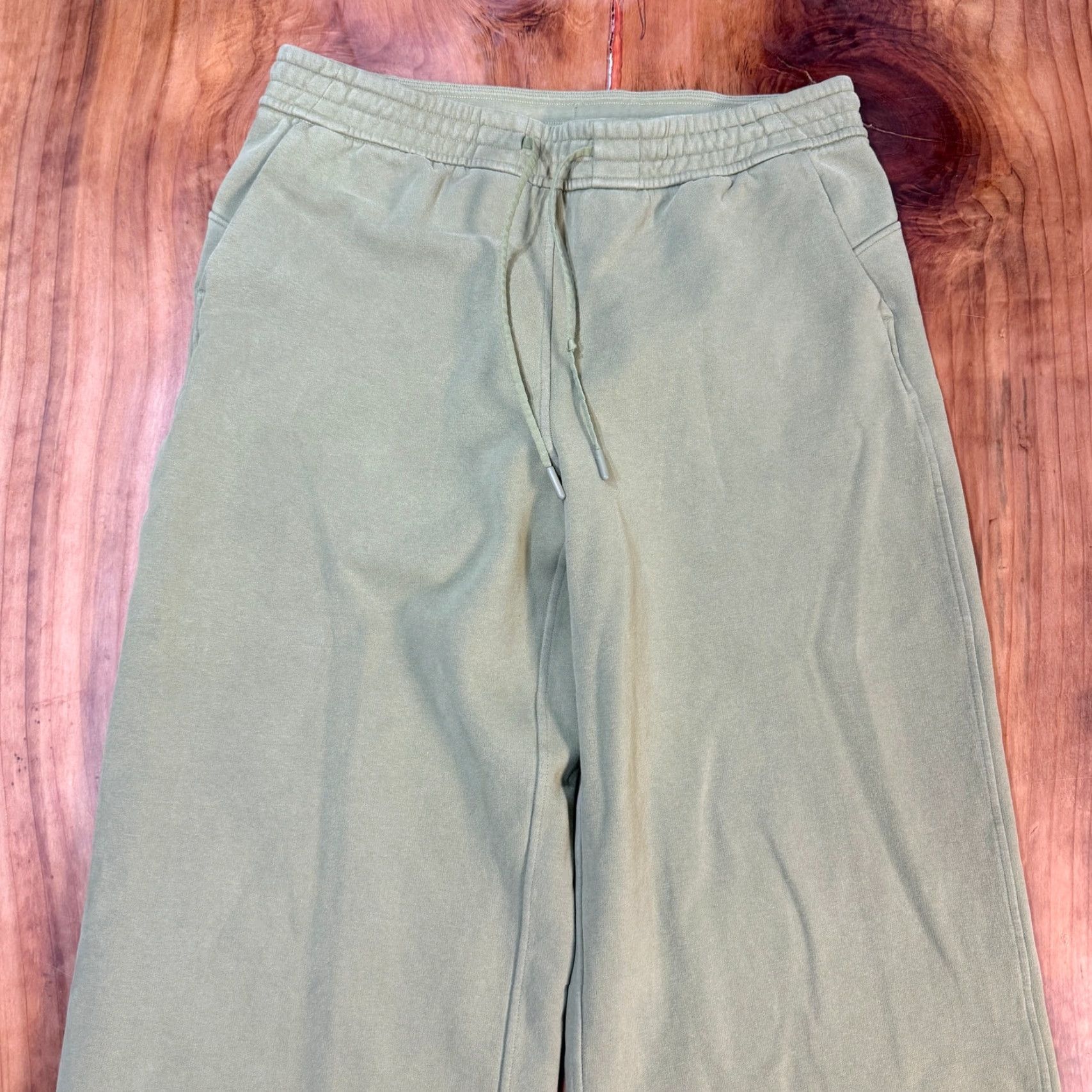 Lululemon Lululemon Women’s Pants 14 High Rise Cotton Wide-Leg Athletic Sweatpants Green Capris" Size 36" / US 14 / IT 50 - 2 Thumbnail