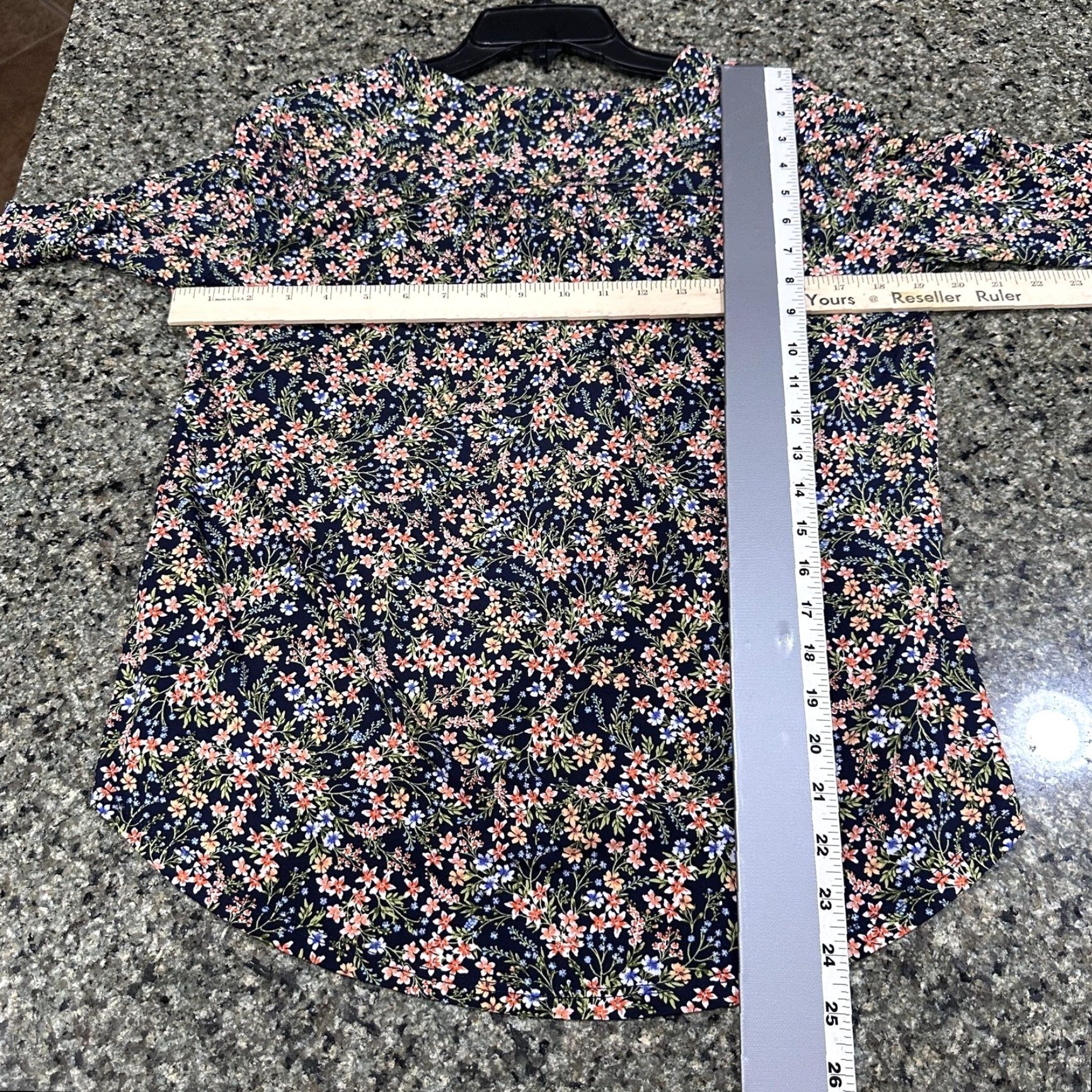 Vince Camuto Vince Camuto Blouse S Blue Floral V-Neck Long Sleeve Feminine Womens Shirt Clothing Size S / US 4 / IT 40 - 4 Thumbnail