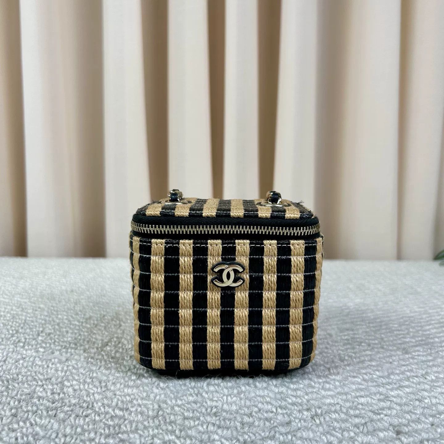 Chanel Pre-loved Bag Very good condition Size ONE SIZE - 1 Thumbnail