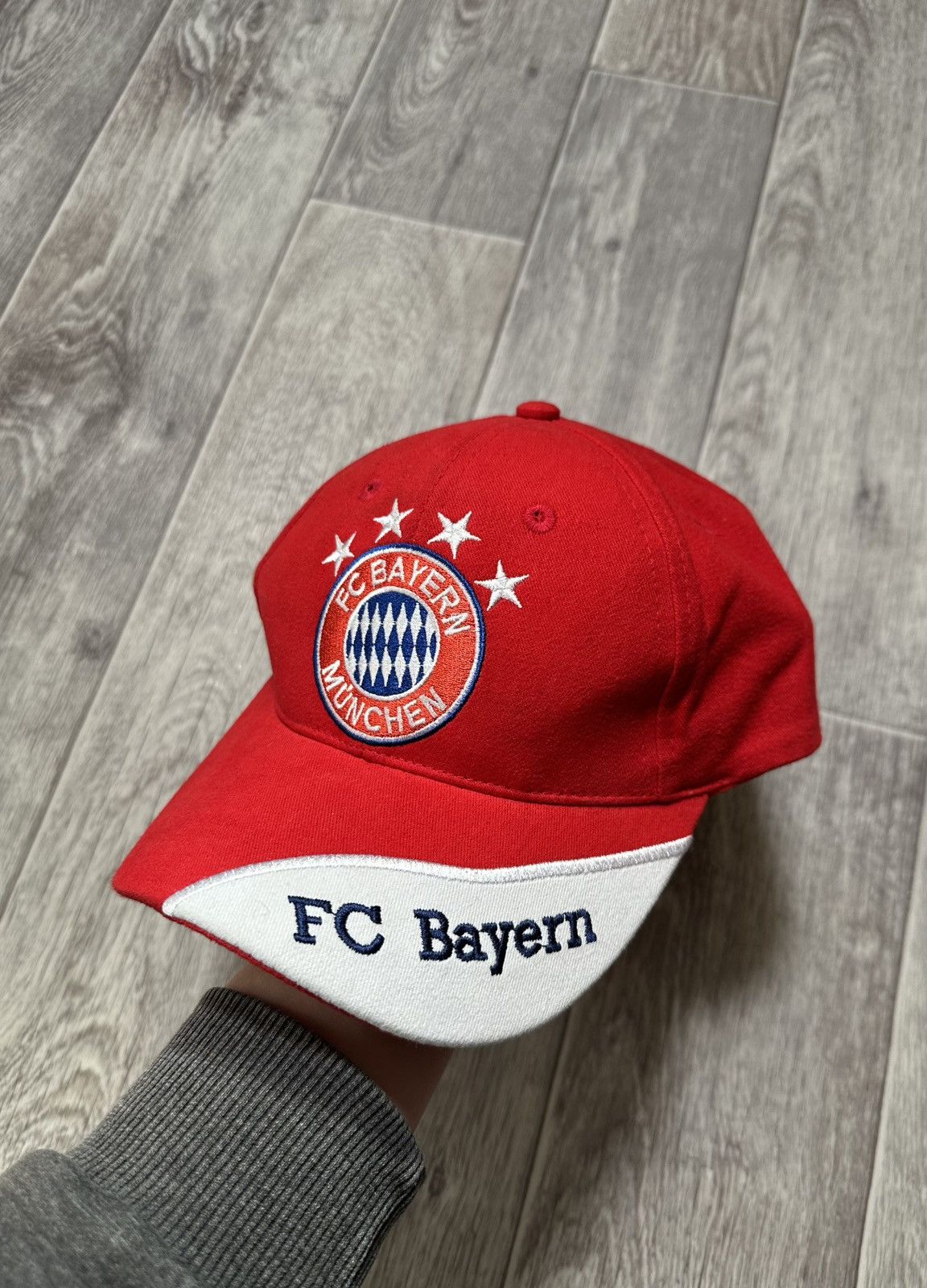 Vintage Vintage FC Bayern Munich Embroidered Logo Soccer Cap Size ONE SIZE - 1 Thumbnail