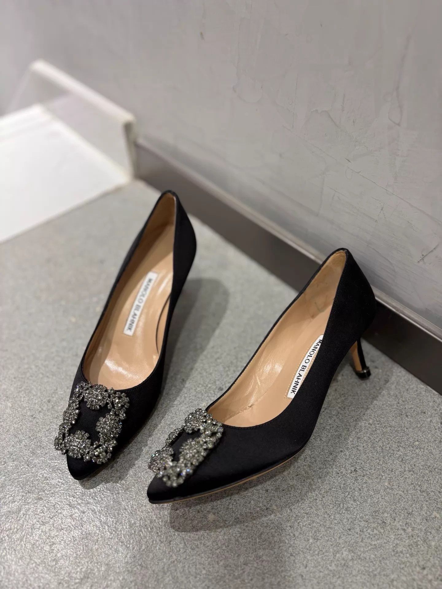 Manolo Blahnik MB Womens Black Satin SQ Crys Buckle Cat Heel 34.5 Size US 4 / IT 34 - 2 Thumbnail