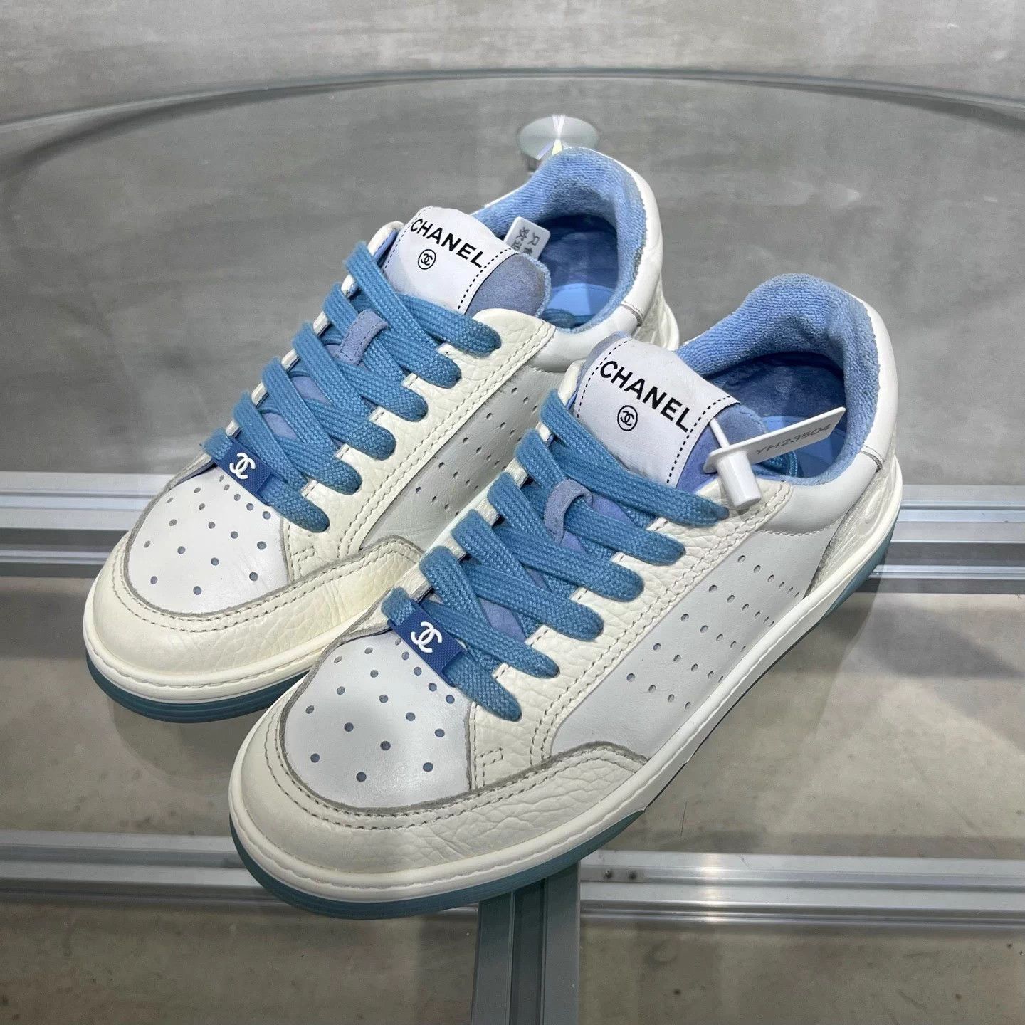 Chanel CHANEL 22P White Blue Sneakers Women's 36 Size US 5 / IT 35 - 2 Thumbnail