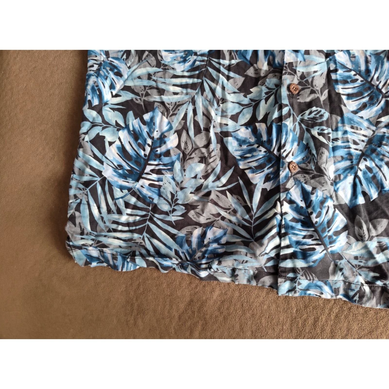 Tommy Bahama Tommy Bahama Hawaiian Camp Shirt, Black Blue Floral, Adult Large, Silk, Short Sleeve, Mens Size US L / EU 52-54 / 3 - 3 Thumbnail