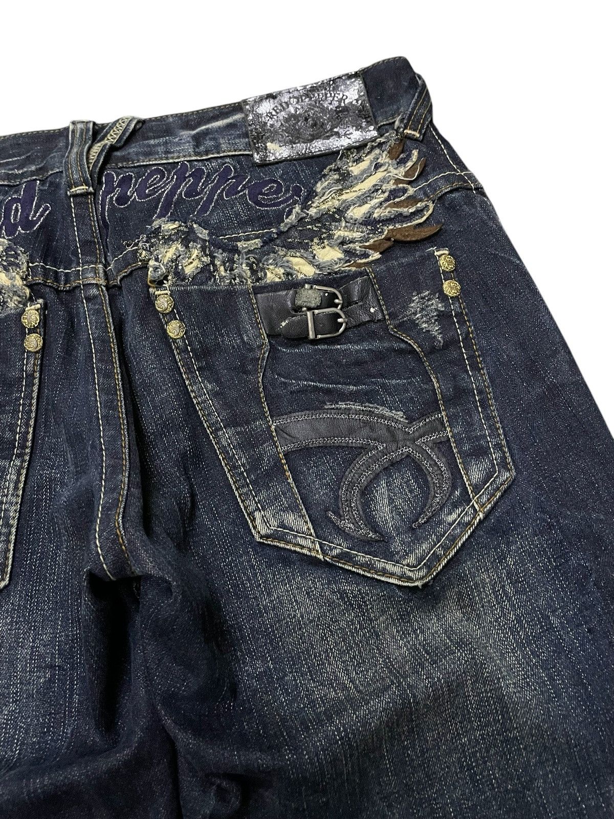 GOSTAR DE FUGA Red Pepper Japan Embellish Feather Wings Gothic Loose Jeans Size US 31 - 15 Thumbnail