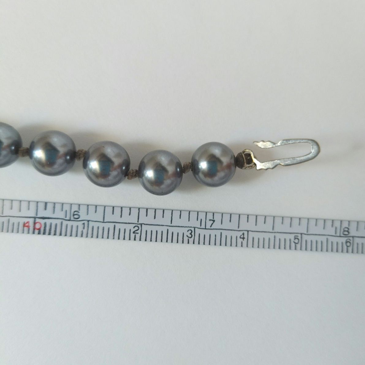 The Unbranded Brand Vintage Faux Grey Pearl Gold Tone Beaded Necklace Size ONE SIZE - 2 Thumbnail
