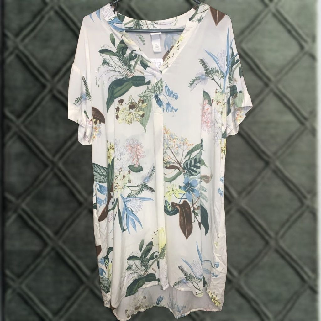 H&M H&M Dress Knee Length Floral V-Neck Multicolor 8 Short Sleeve Pullover Casual Tropical Size M / US 6-8 / IT 42-44 - 1 Thumbnail