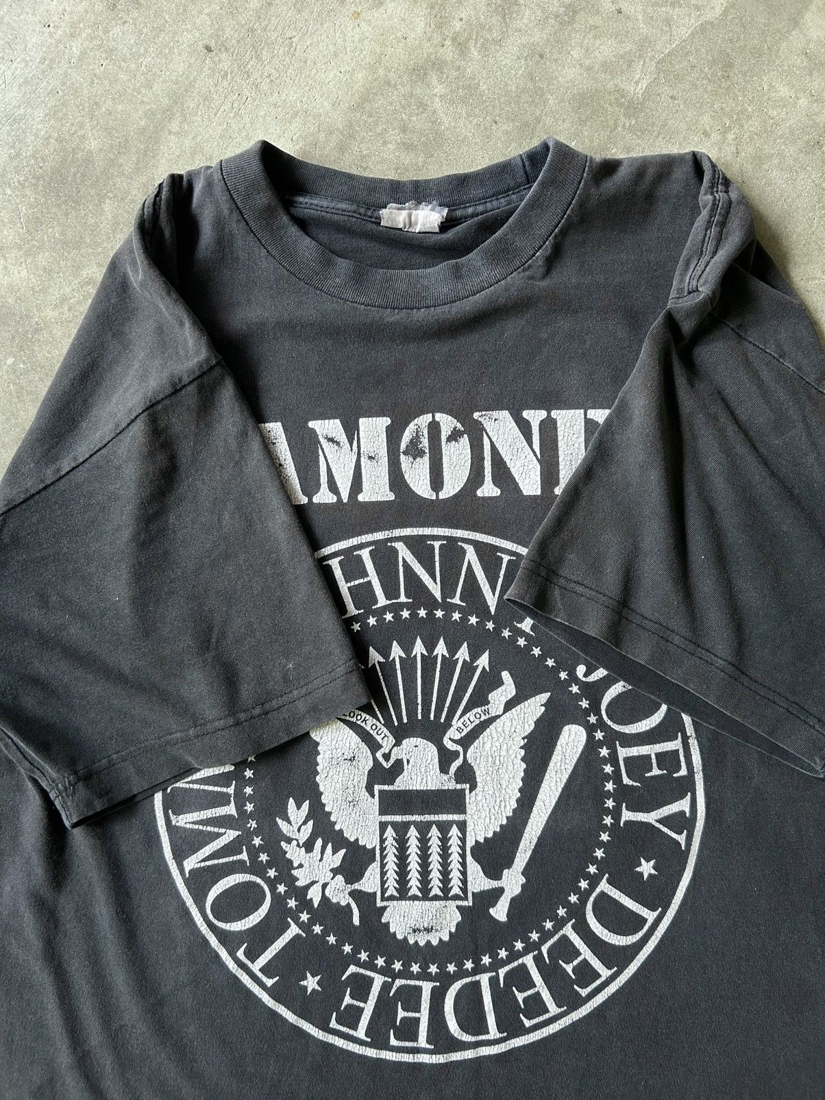 Band Tees Vintage Ramones Look out Below Logo 90s Shirt Size US XL / EU 56 / 4 - 3 Thumbnail