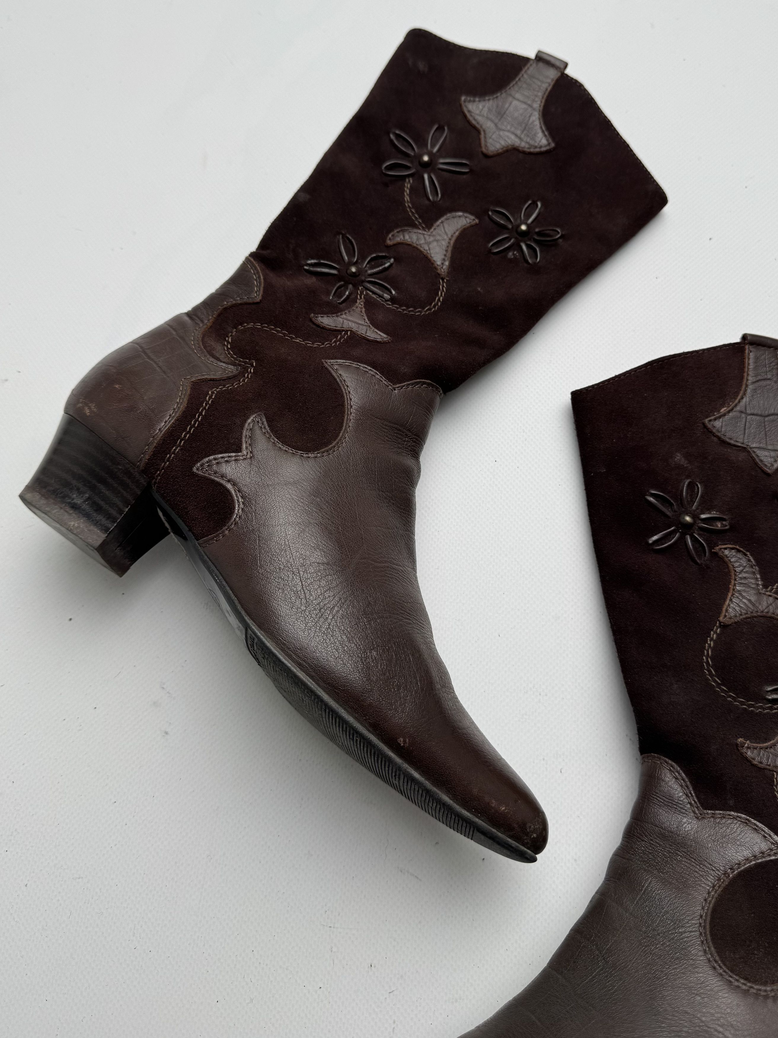 Vintage Vintage Leather Boots Embroidered Floral Low Heel Western E2 Size US 6 / IT 36 - 2 Thumbnail
