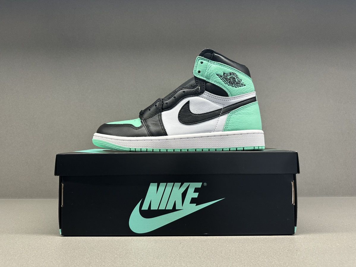 Jordan Brand Jordan 1 Retro High OG Green Glow Size US 9 / EU 42 - 2 Thumbnail