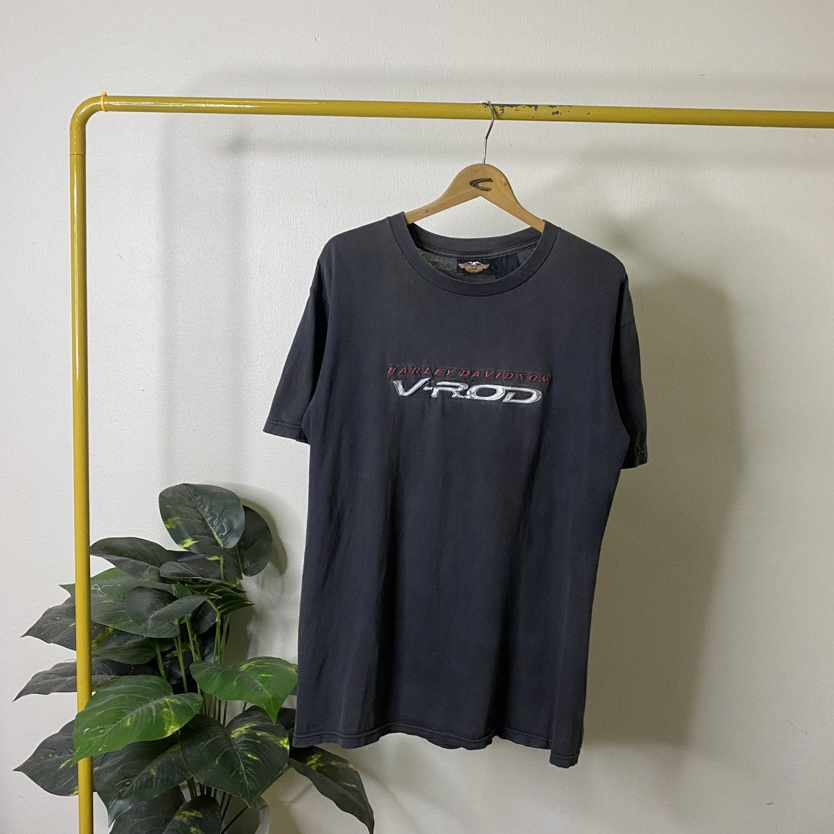 Harley Davidson Vintage 2002 Harley Davidson V-Rod Bike Promo T Shirt Size US L / EU 52-54 / 3 - 1 Thumbnail