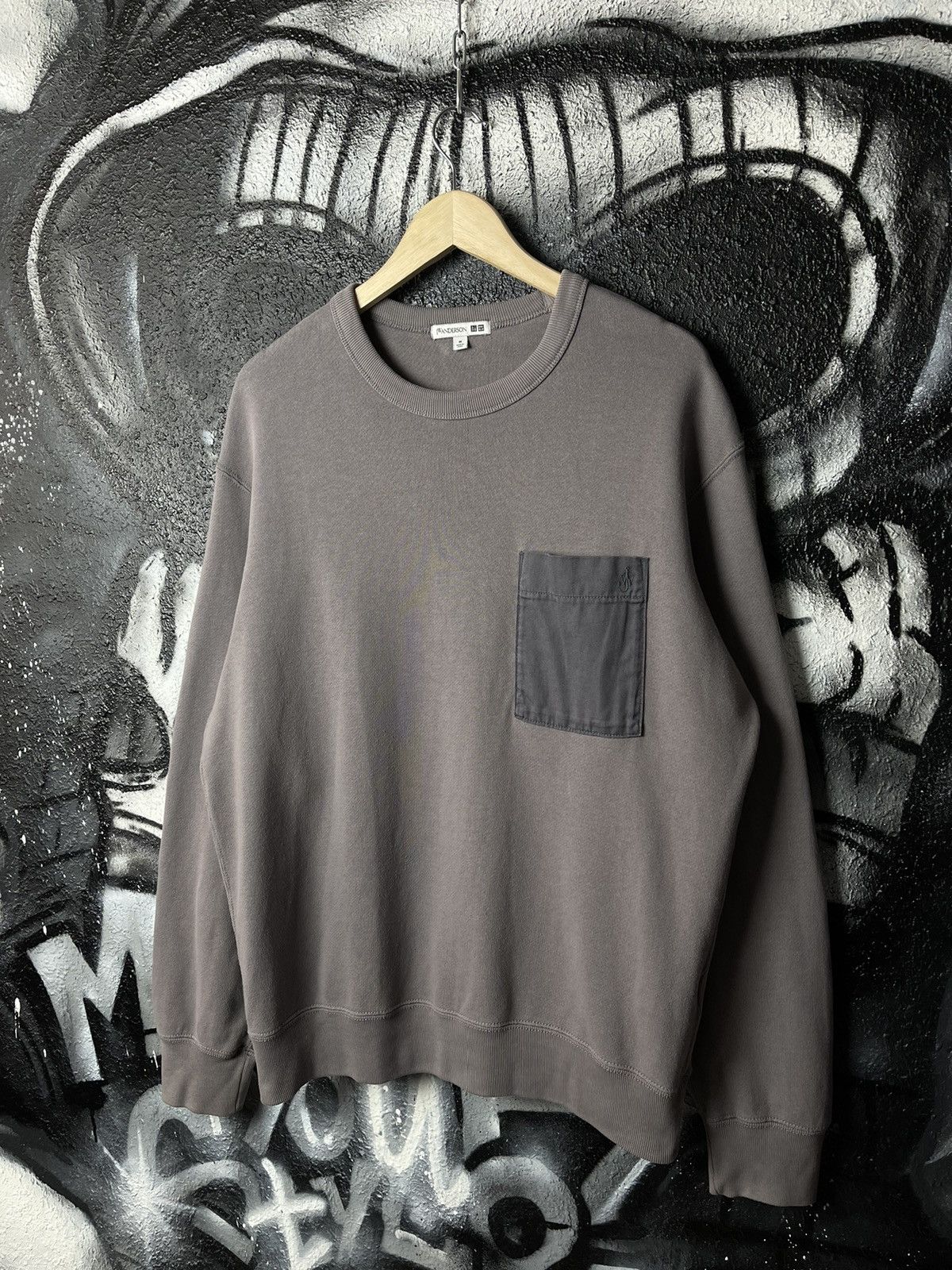 JW Anderson × Uniqlo Uniqlo x J.W. Anderson Pocket Sweatshirt Men’s Size M Size US M / EU 48-50 / 2 - 1 Thumbnail
