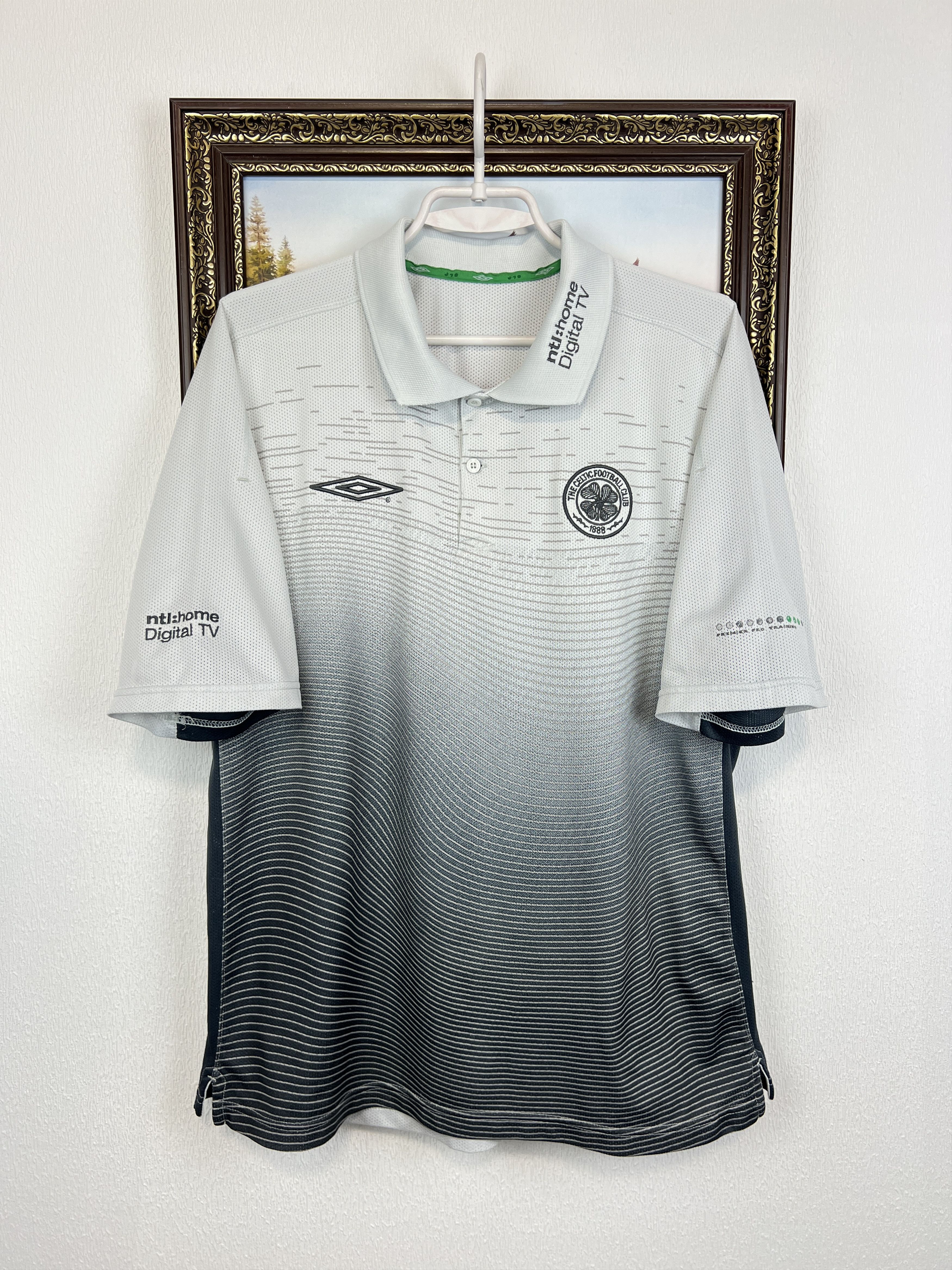 Umbro Vintage Celtic Football Train Polo Soccer Jersey Trikot Size US L / EU 52-54 / 3 - 1 Thumbnail