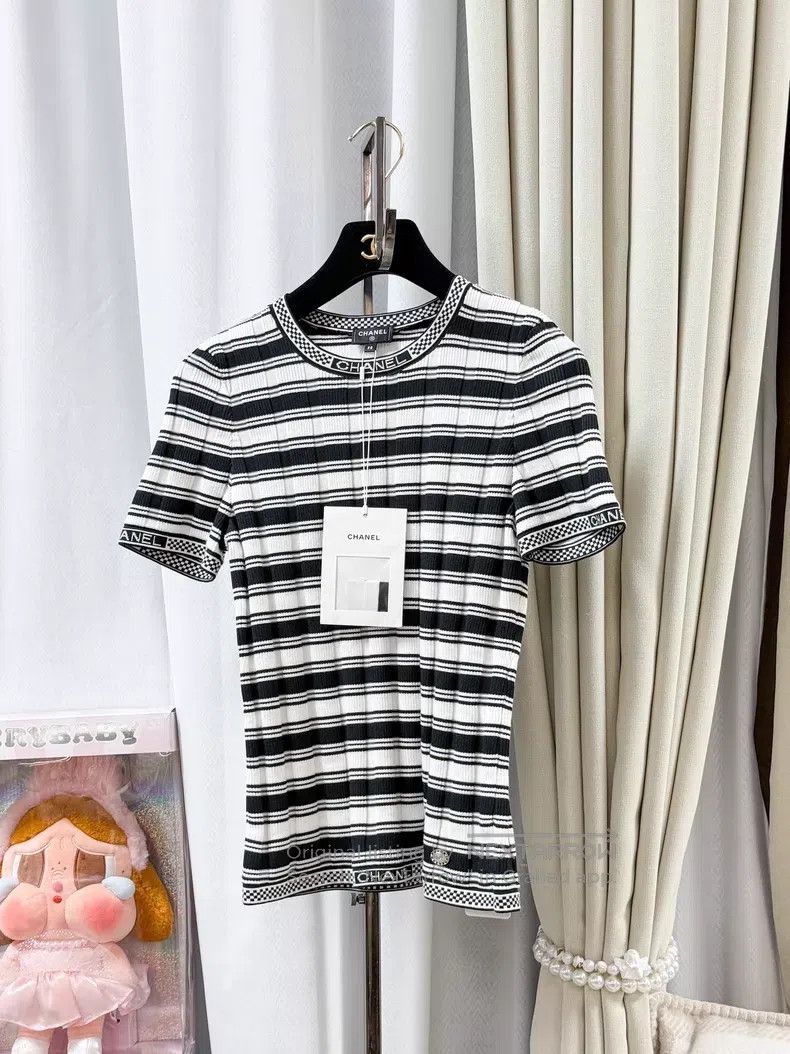 Chanel Chanel Striped neckline letter logo round neck knitted sho Size XS / US 0-2 / IT 36-38 - 1 Thumbnail