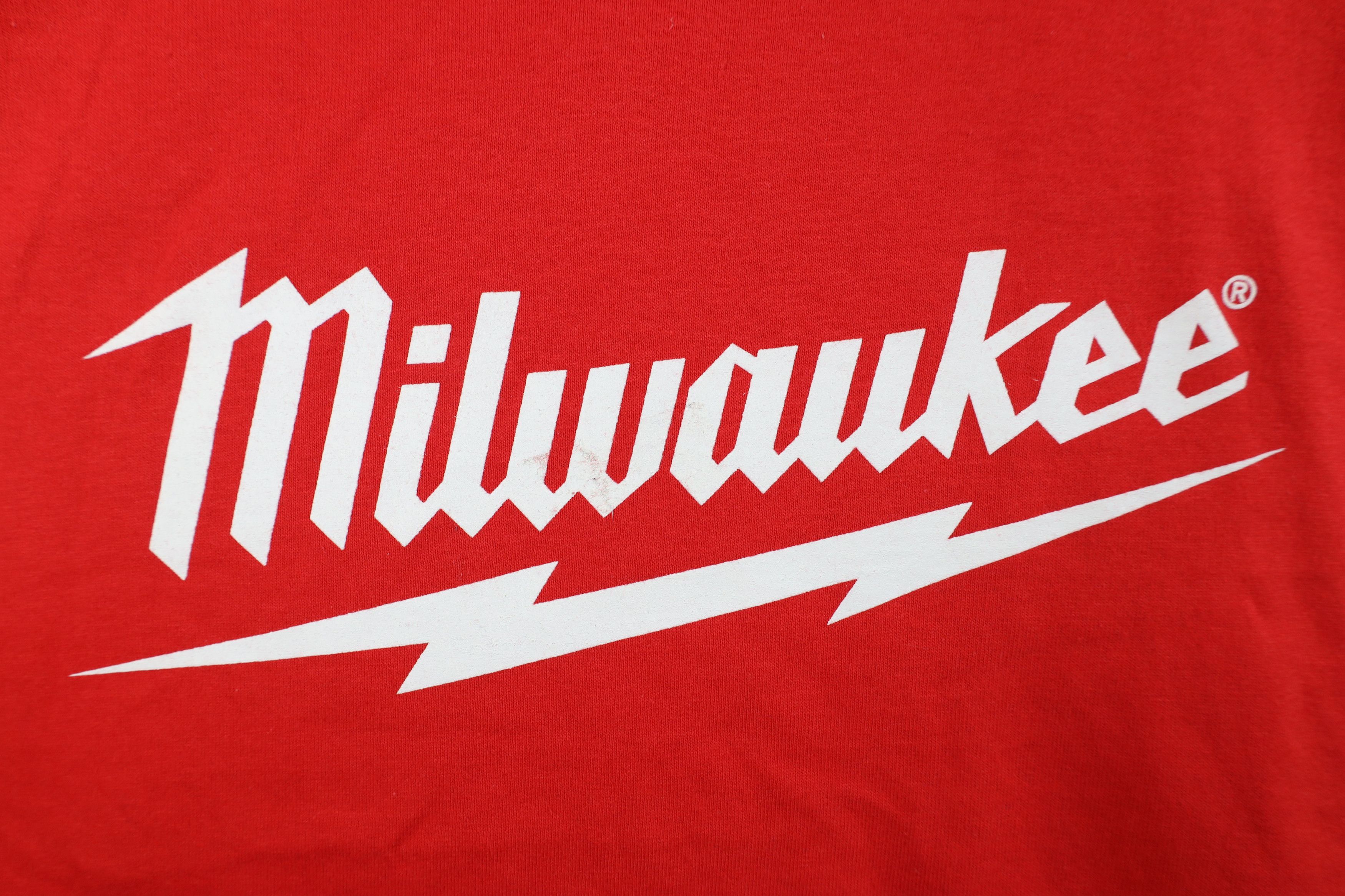 Vintage Vintage Y2K Milwaukee Tools Short Sleeve T-Shirt Red Cotton Size US XL / EU 56 / 4 - 4 Thumbnail