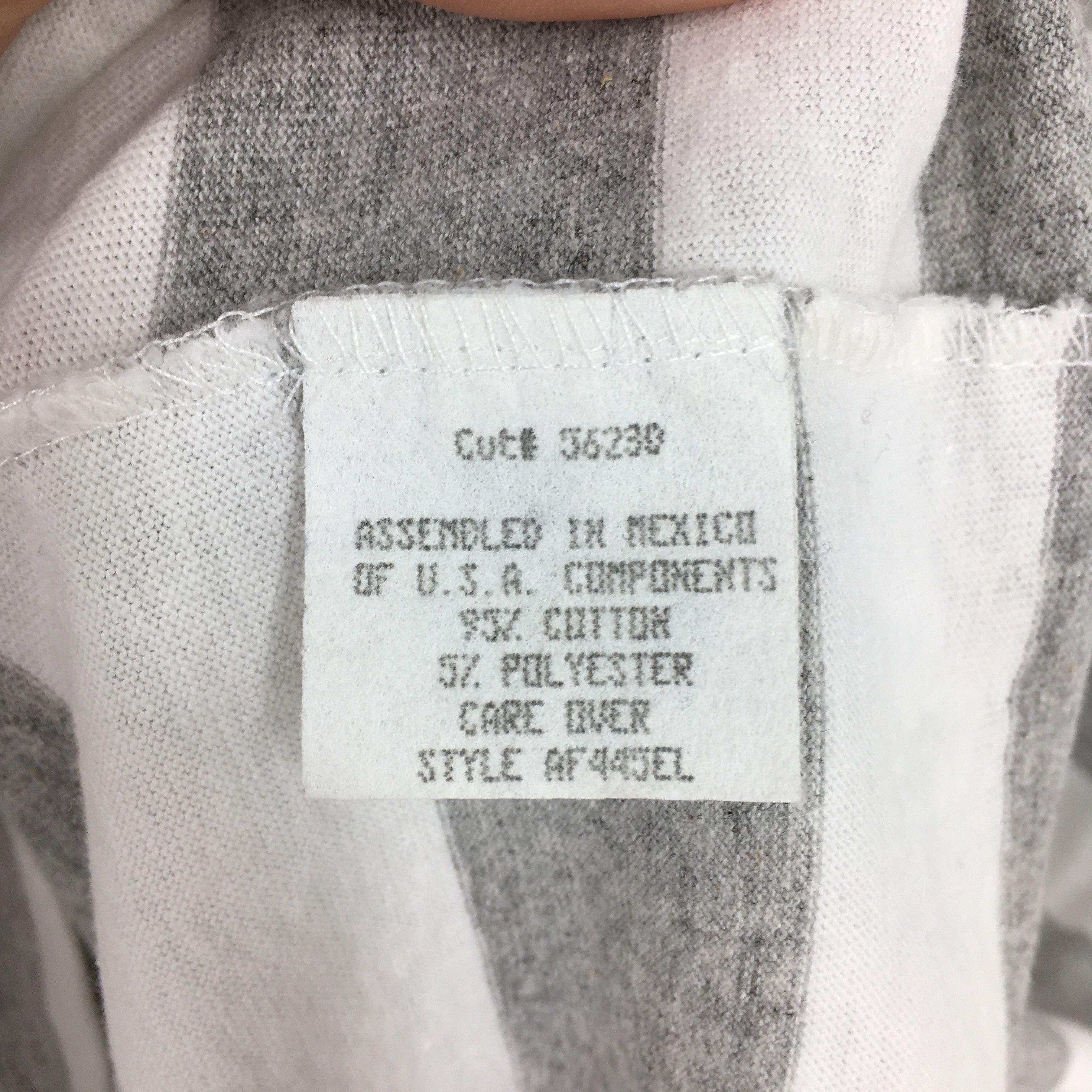 Guess × Jean × Vintage Vintage Guess Jeans Usa Stripes Gray T shirt Medium Size US M / EU 48-50 / 2 - 6 Thumbnail