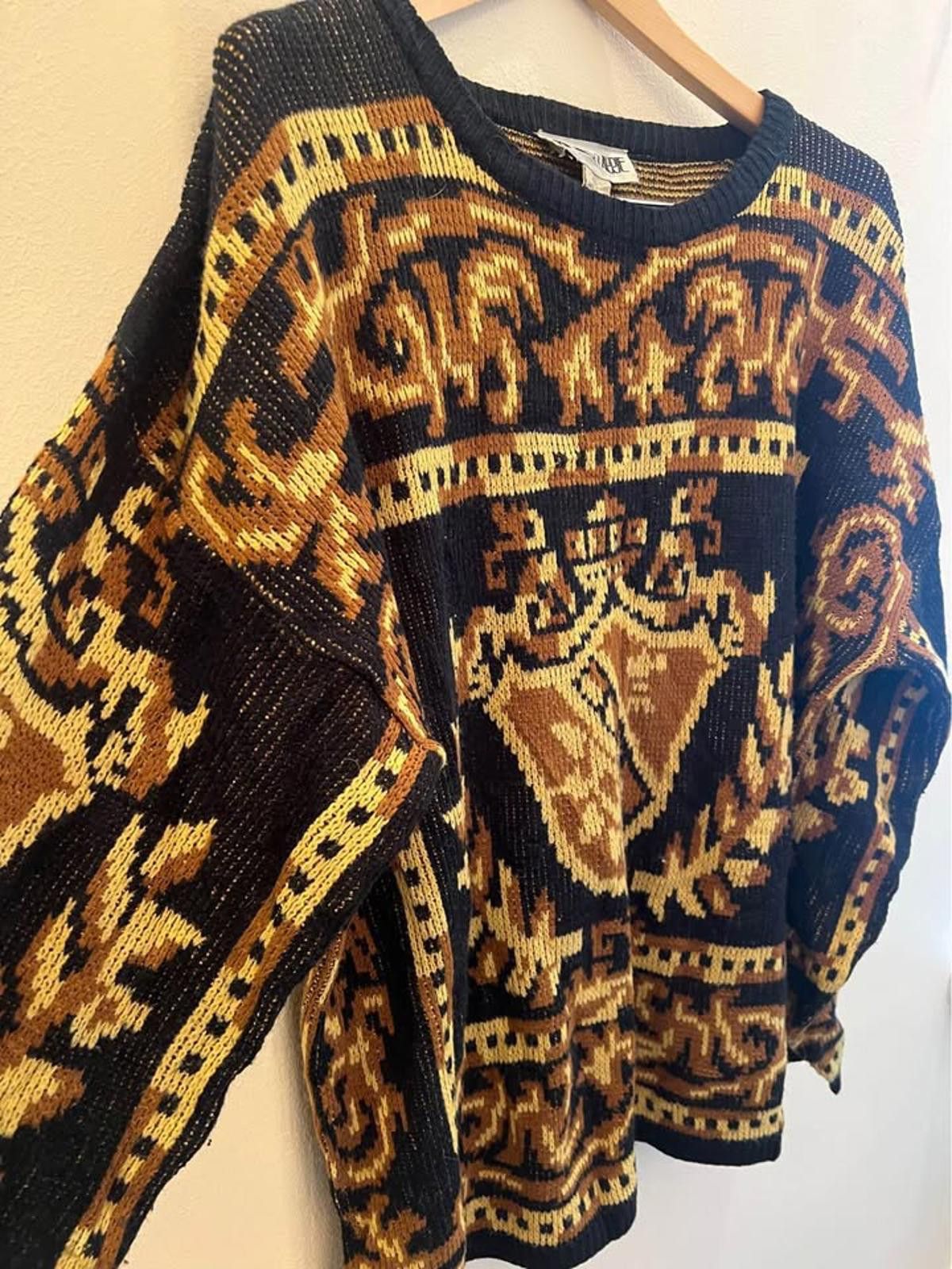Designer Vintage Michael Carrie Baroque Crest Sweater- Korea - M Size US M / EU 48-50 / 2 - 3 Thumbnail