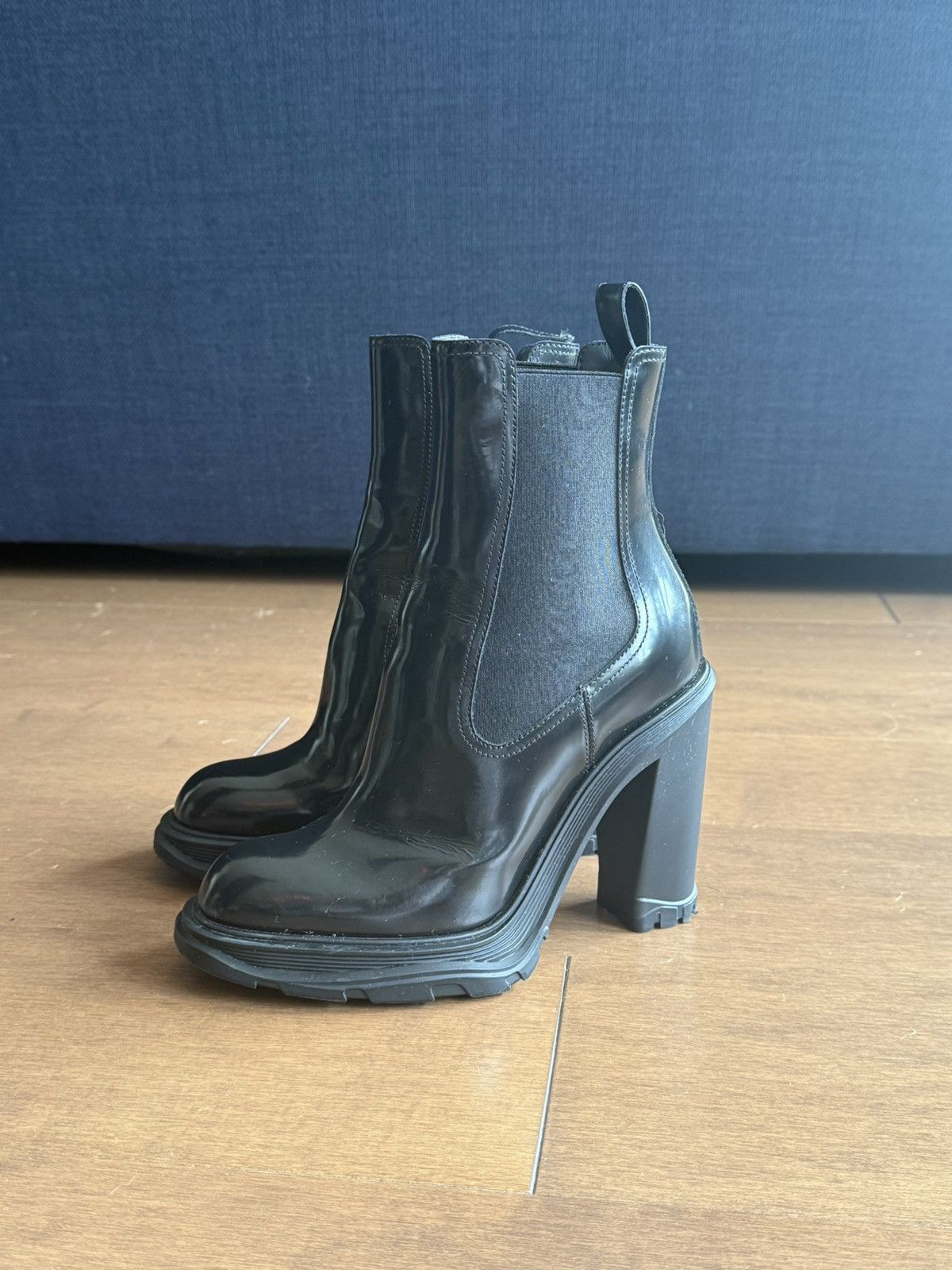 Alexander McQueen Alexander McQueen Tread Heeled Chelsea Boots Size US 6 / IT 36 - 2 Thumbnail