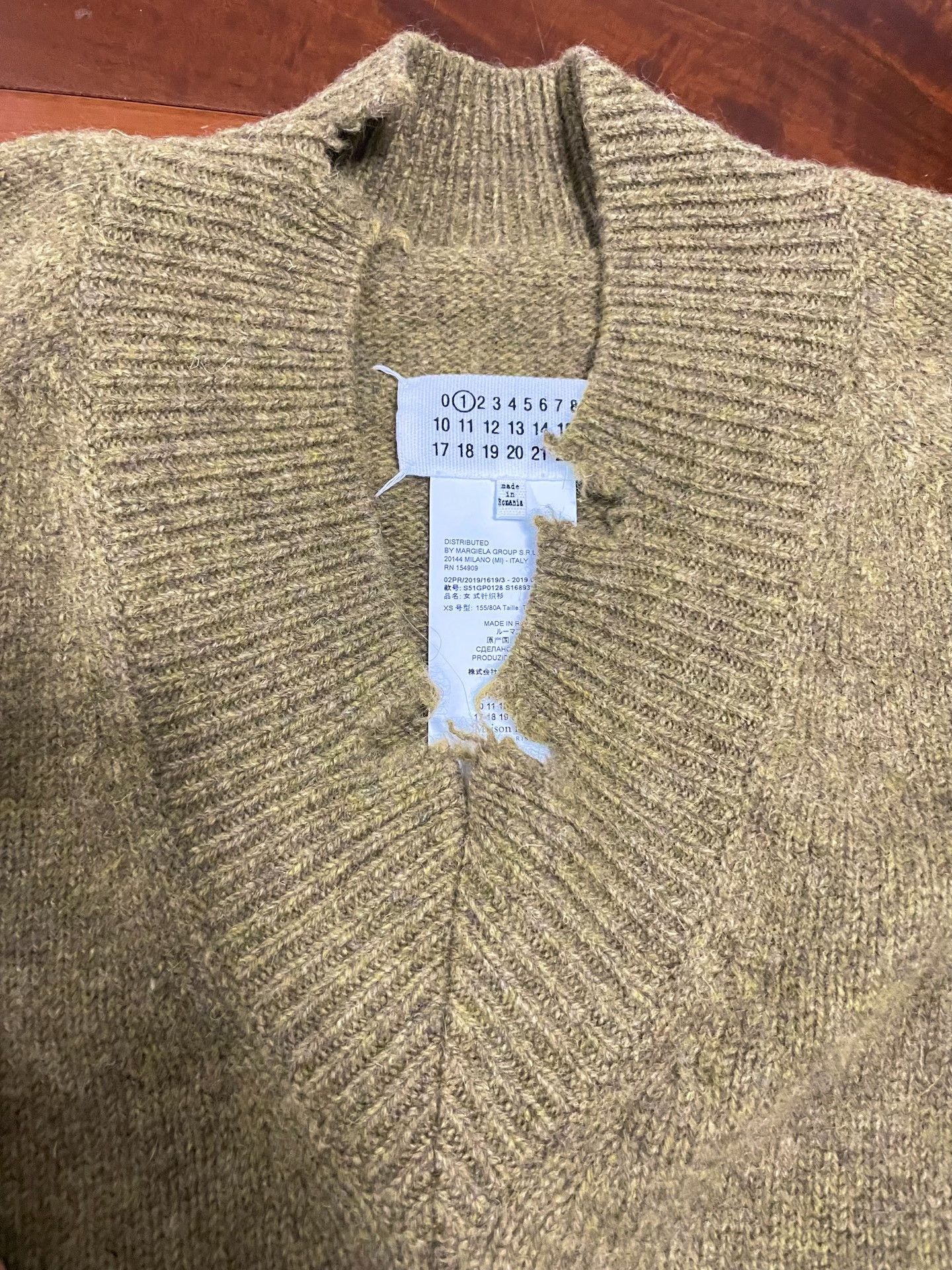 Maison Margiela Maison Margiela Linen-colored hole V-neck side split sweate Size US XS / EU 42 / 0 - 3 Thumbnail