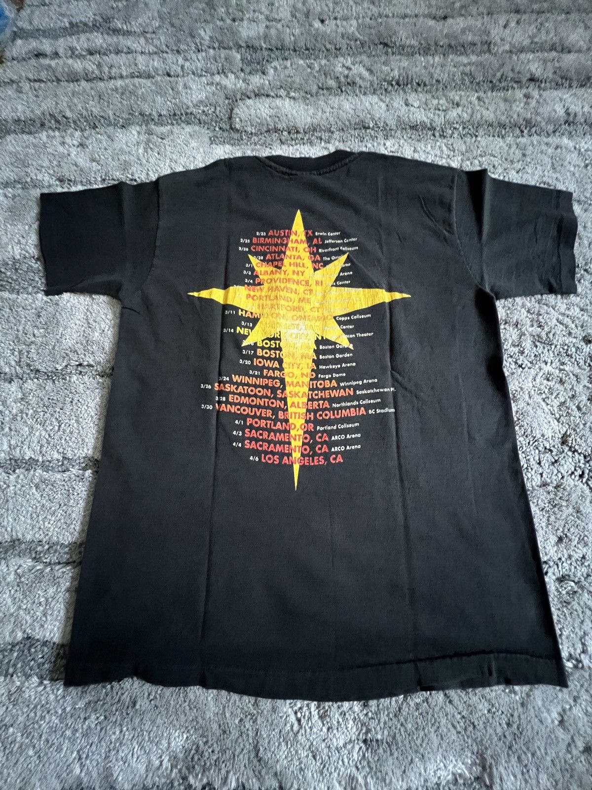 Giant Vintage Queen t shirt (brian May) Size US L / EU 52-54 / 3 - 5 Thumbnail